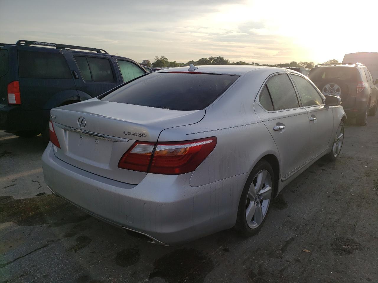 Photo 4 from auction – 2010 LEXUS LS 460 with VIN JTHBL5EF9A5096658