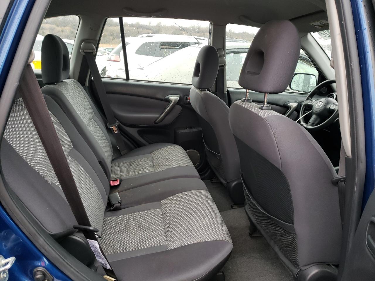 Photo 6 from auction – 2004 TOYOTA RAV4 with VIN JTEGD20V040045998