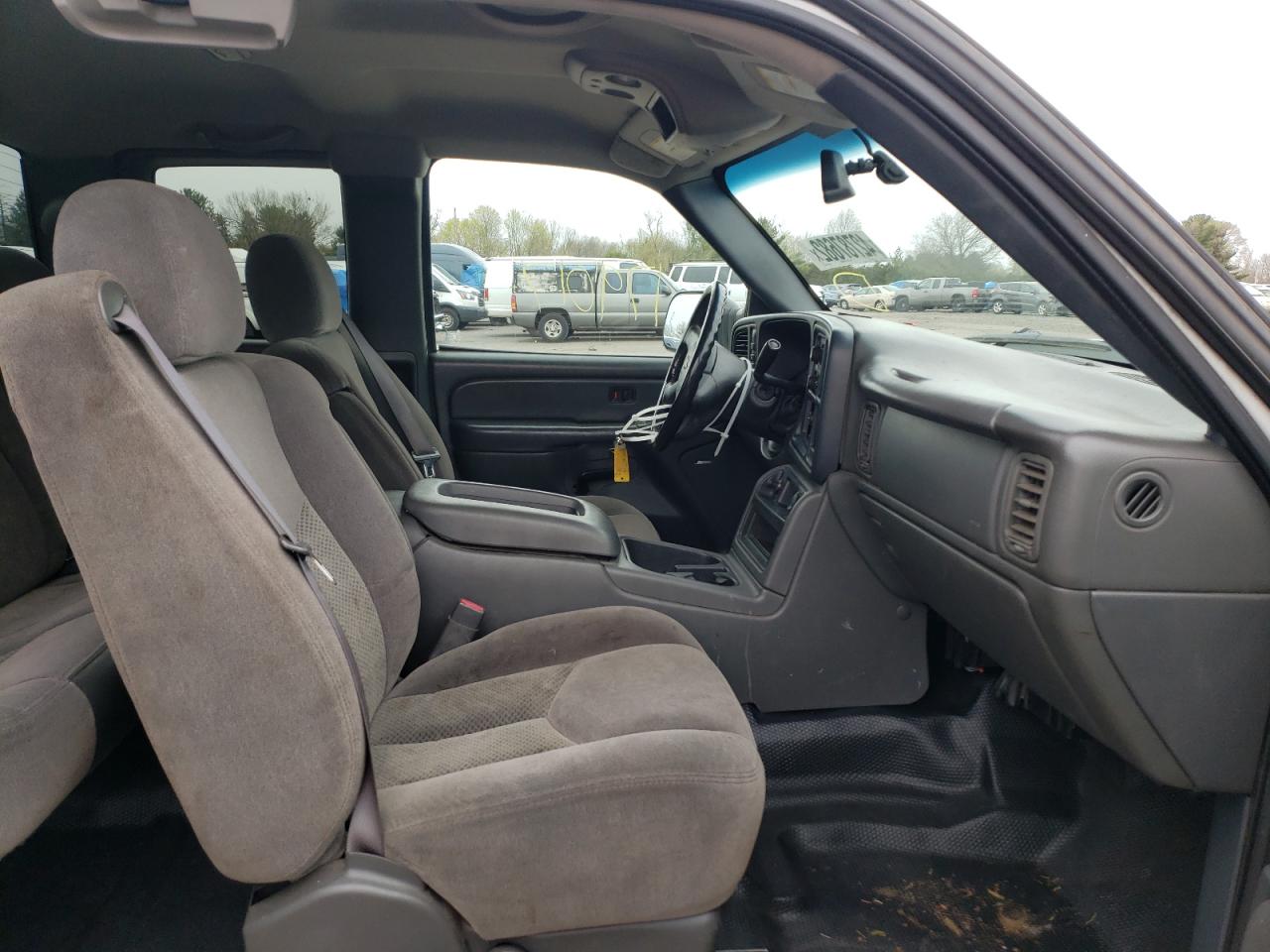 Photo 5 from auction – 2005 CHEVROLET SILVERADO with VIN 1GCHK29U75E225122