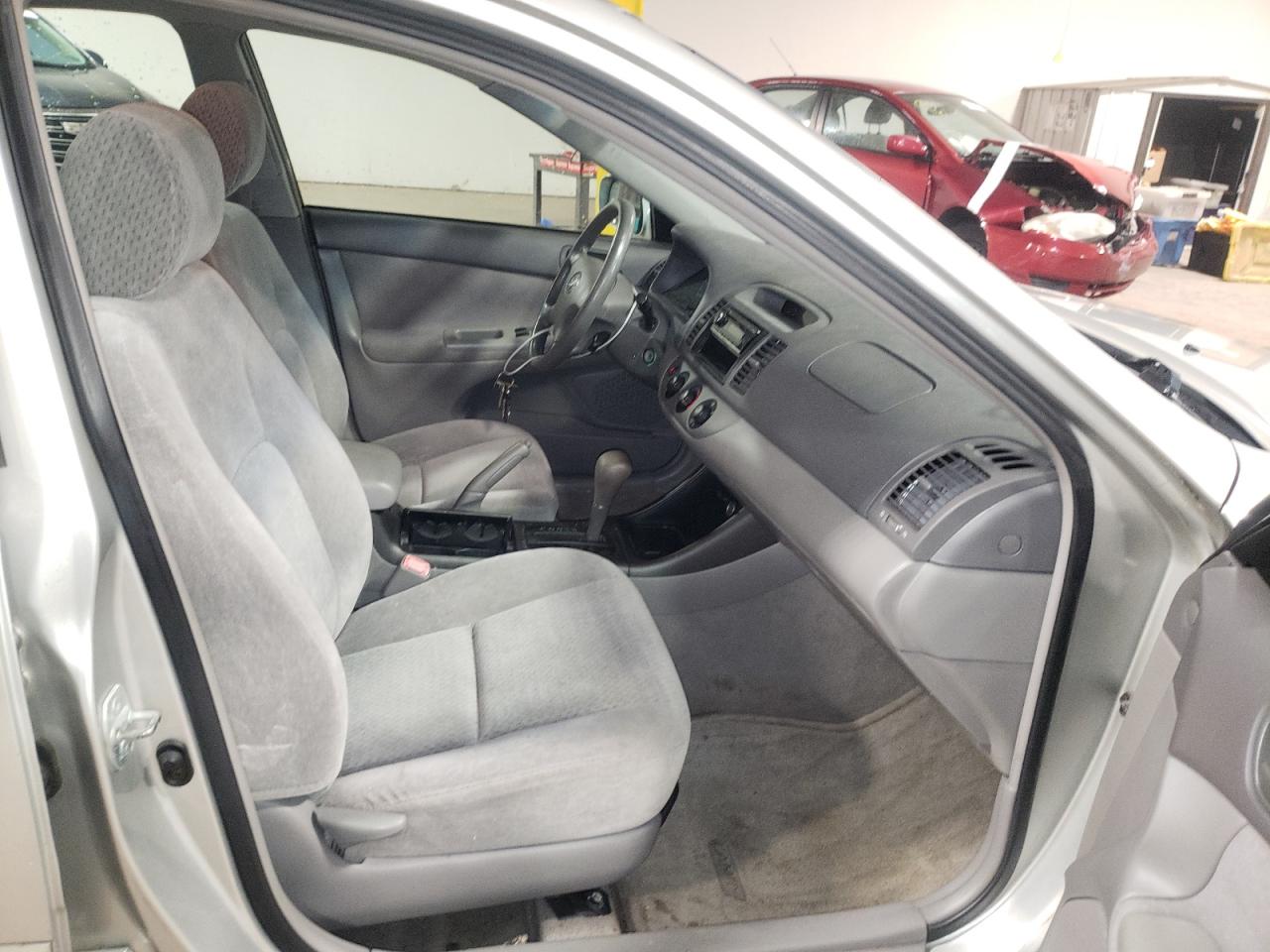 Photo 5 from auction – 2004 TOYOTA CAMRY LE with VIN 4T1BE32K64U928464