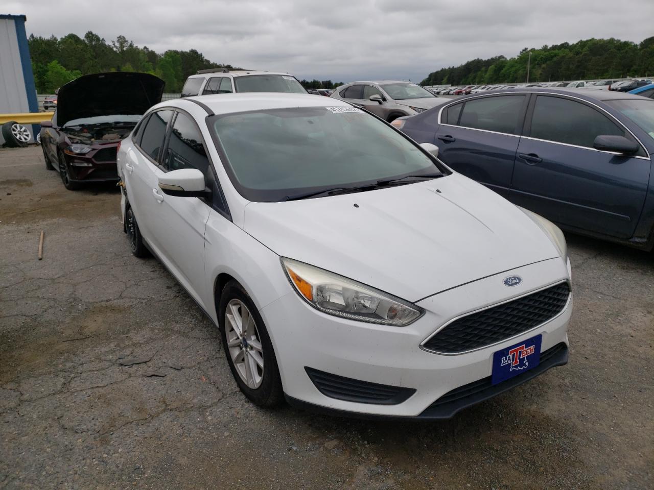 FORD FOCUS SE 2015 with VIN 1FADP3F2XFL263939 - Photo from auction