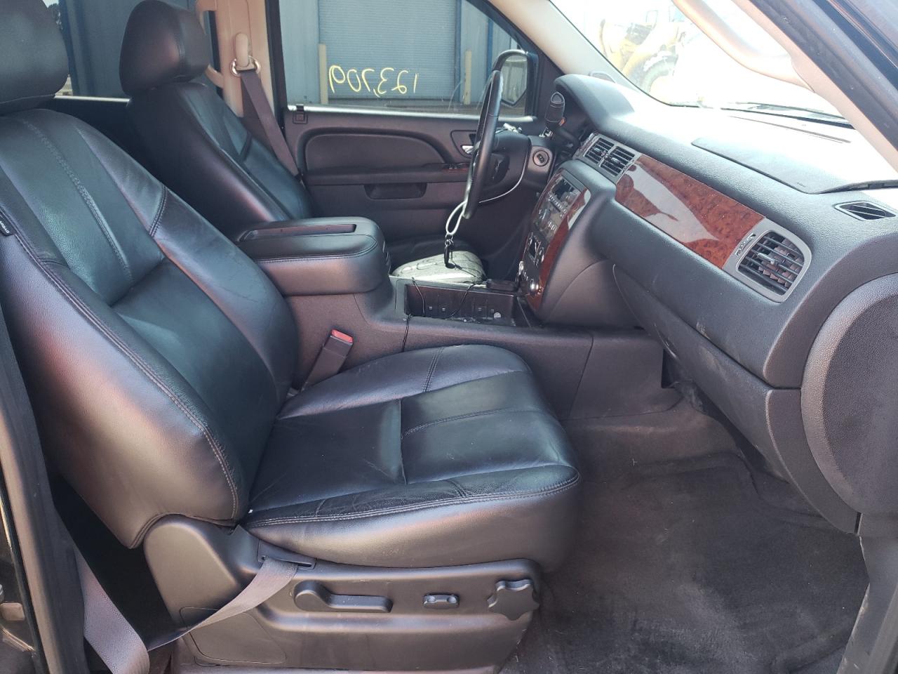 Photo 5 from auction – 2011 CHEVROLET TAHOE C150 with VIN 1GNSCBE0XBR384976