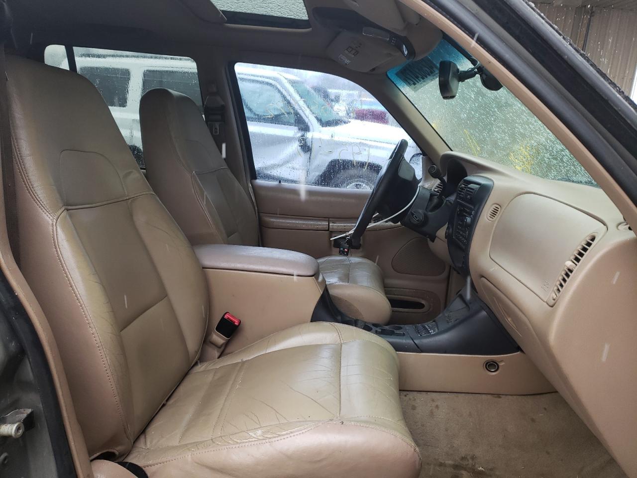 Photo 5 from auction – 2001 FORD EXPLORER E with VIN 1FMZU84P31ZA35240