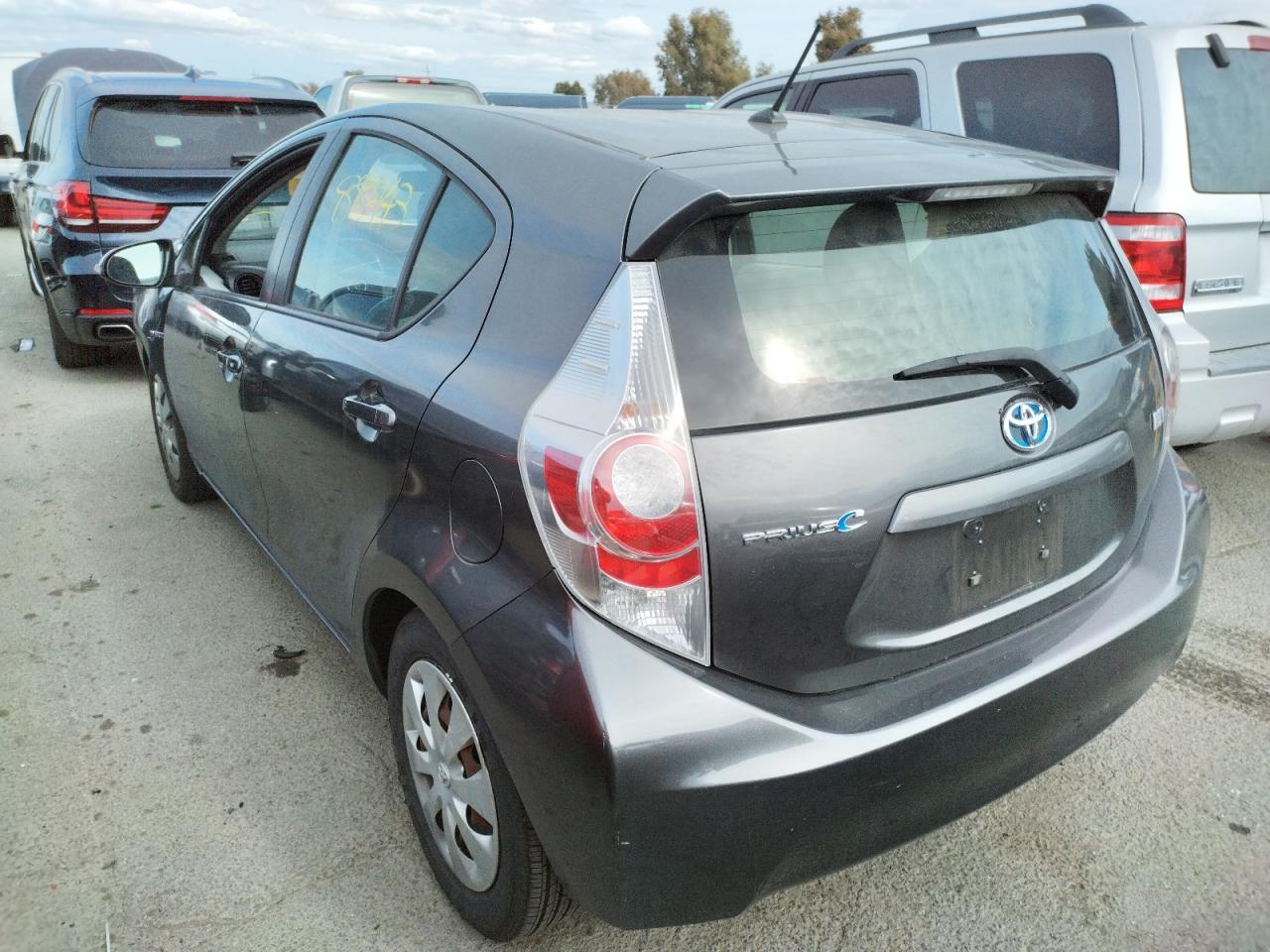 Photo 3 from auction – 2012 TOYOTA PRIUS C with VIN JTDKDTB33C1010820