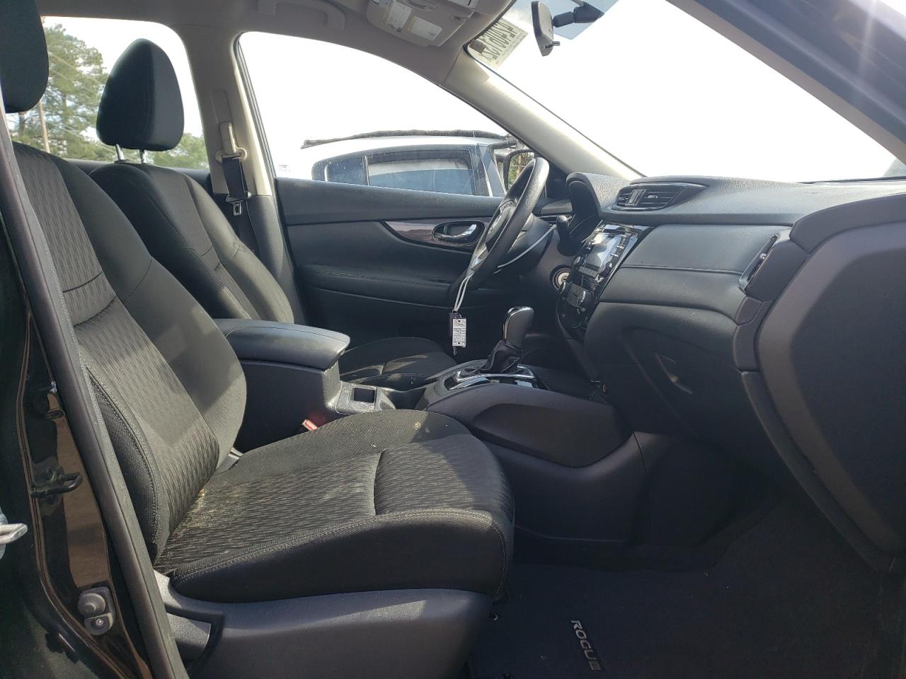 Photo 5 from auction – 2017 NISSAN ROGUE S with VIN KNMAT2MT2HP605104