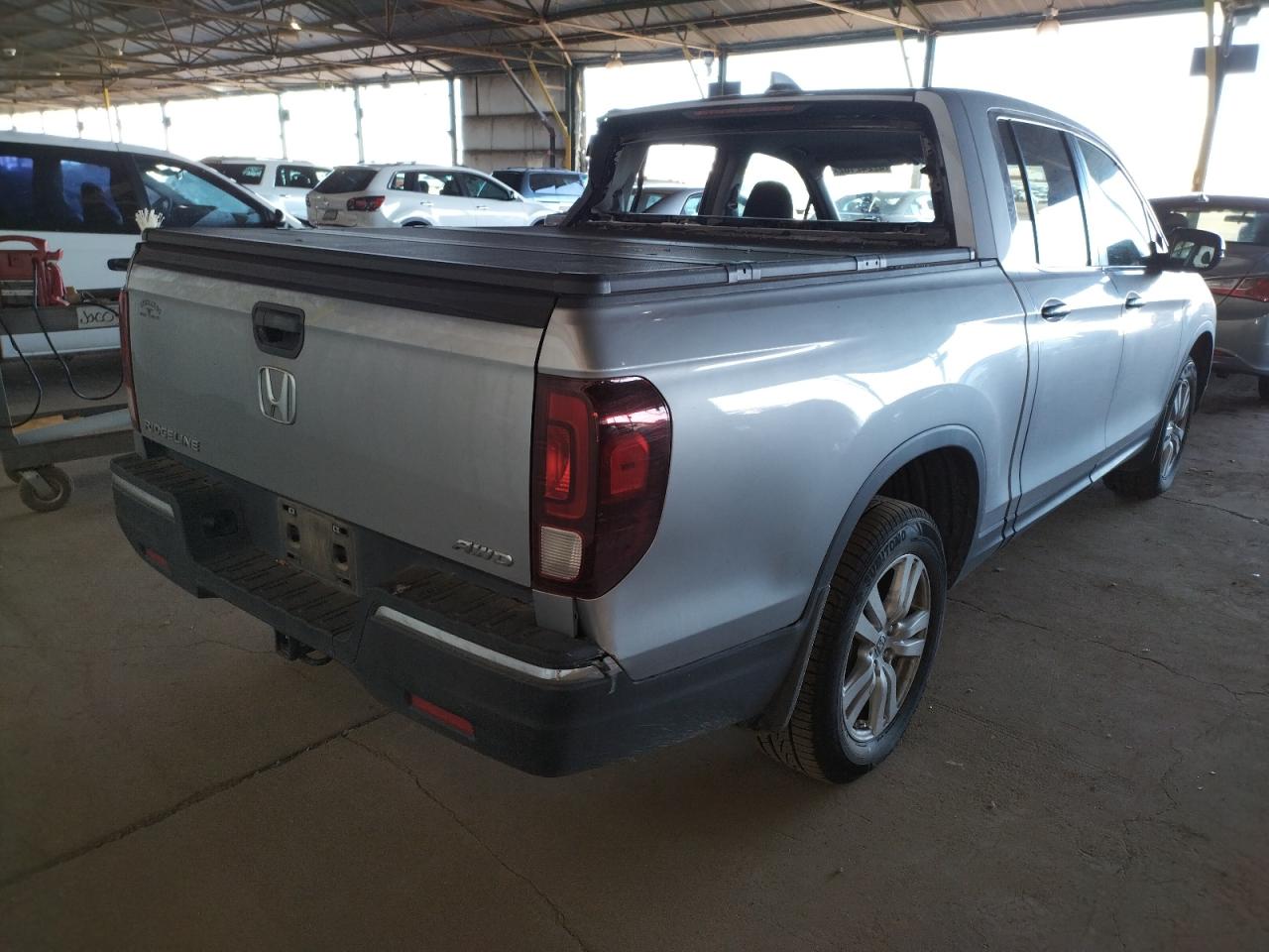 Photo 4 from auction – 2017 HONDA RIDGELINE with VIN 5FPYK3F27HB026929