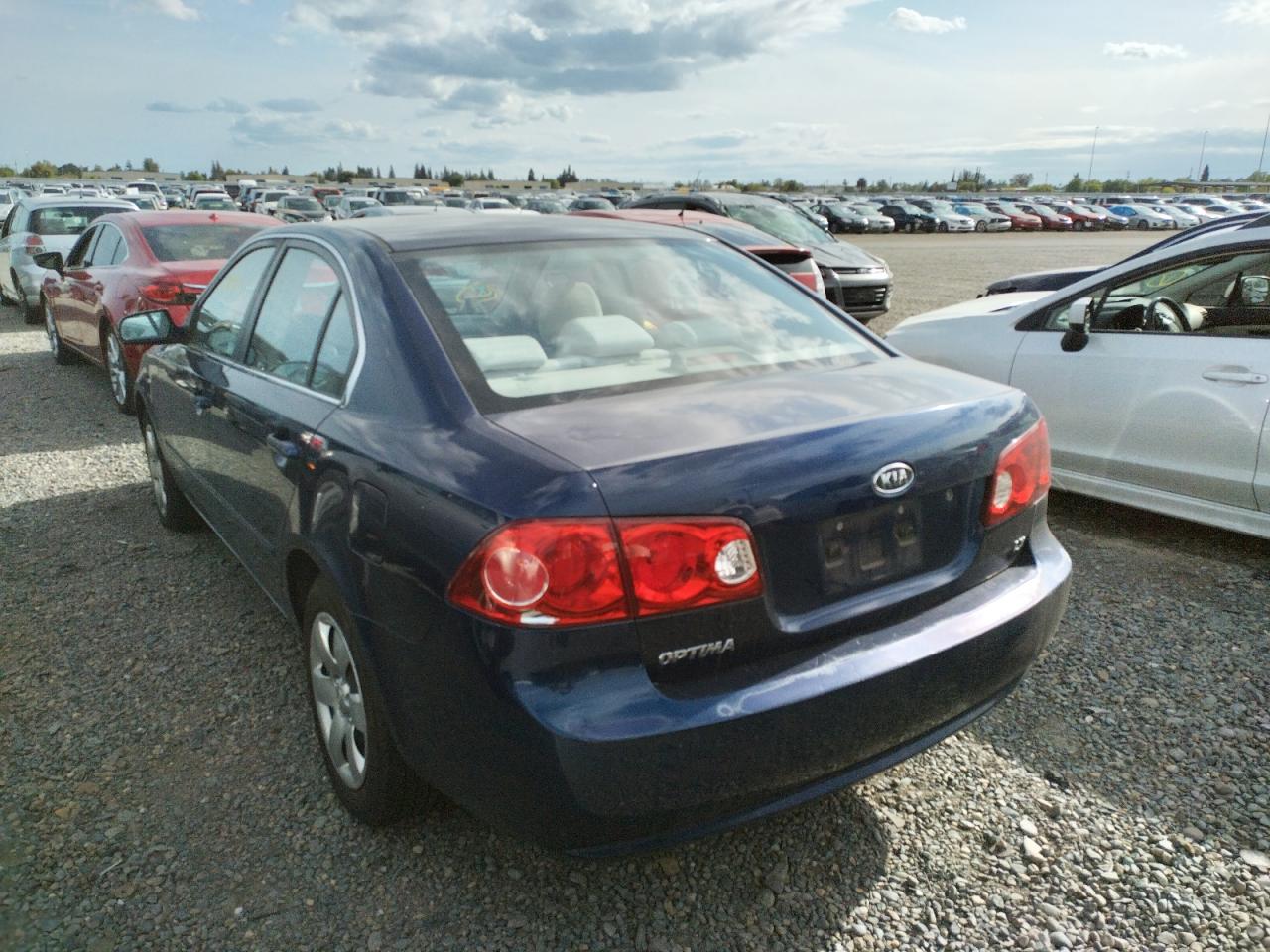 Photo 3 from auction – 2007 KIA OPTIMA LX with VIN KNAGE123275089075