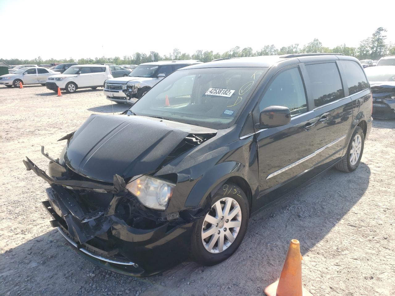 Photo 2 from auction – 2014 CHRYSLER TOWN & COU with VIN 2C4RC1BG3ER211298