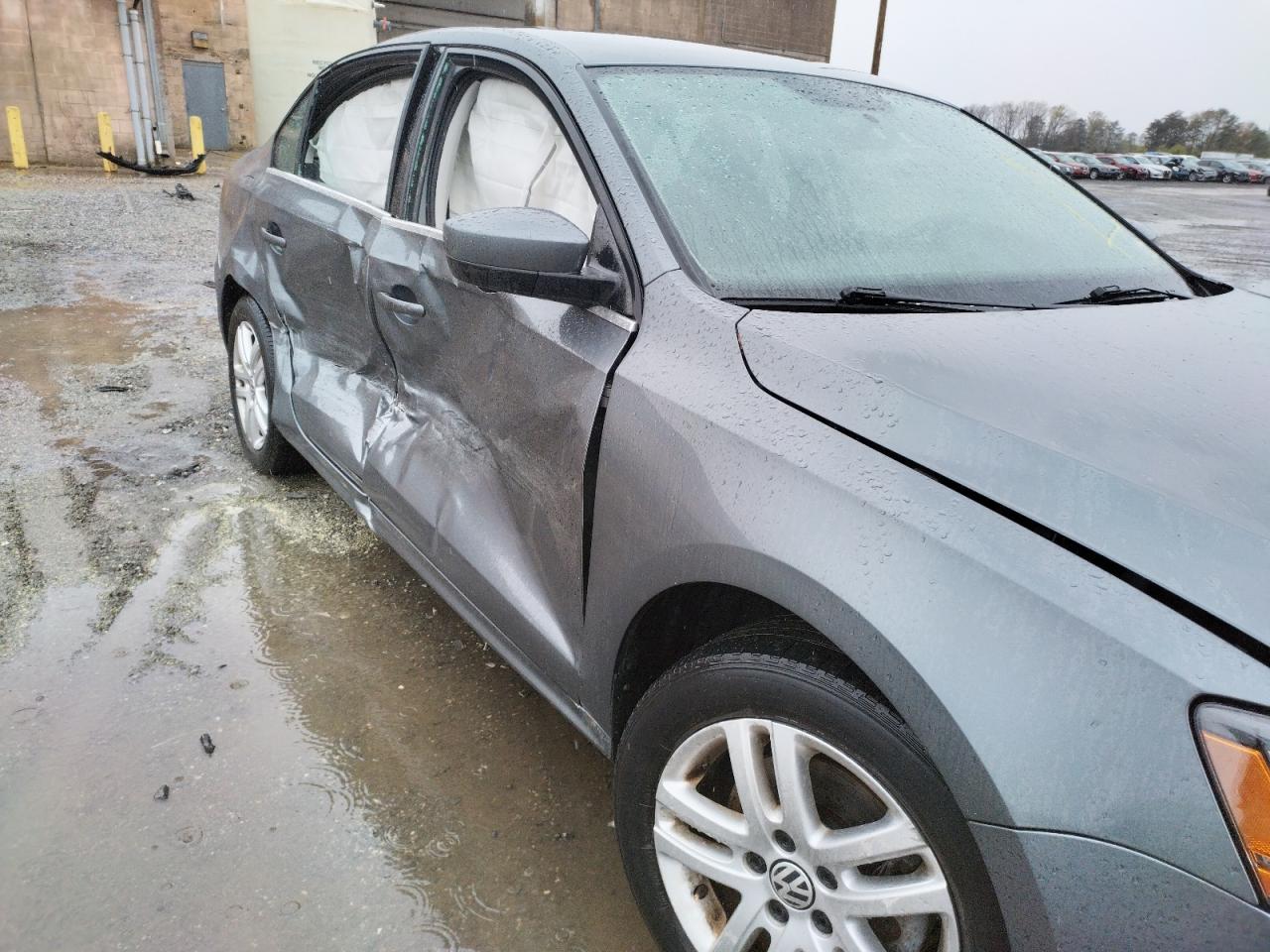 Photo 9 from auction – 2017 VOLKSWAGEN JETTA with VIN 3VW2B7AJ4HM272723