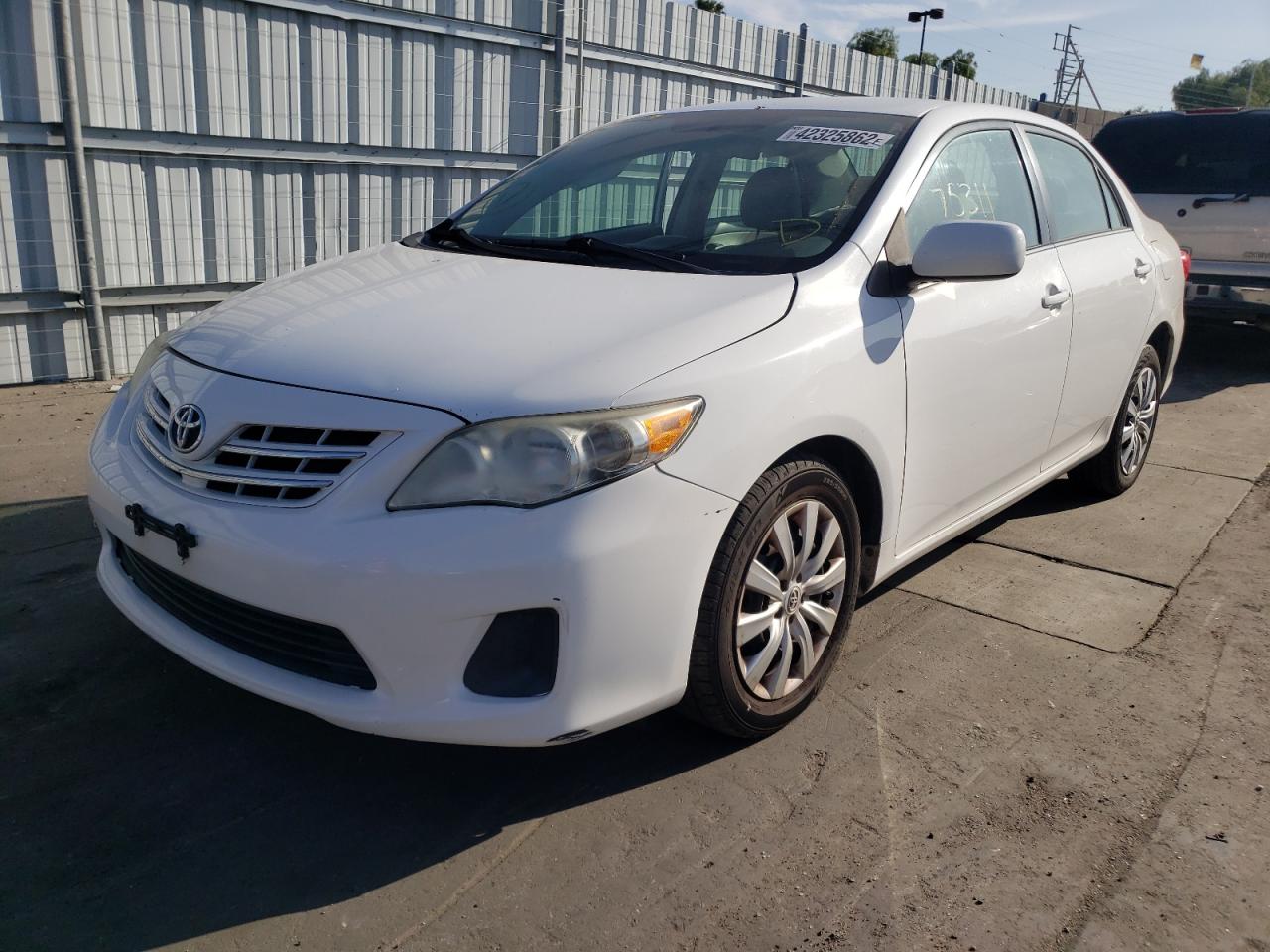 Фото 2 с аукциона – 2013 TOYOTA COROLLA BA с VIN 2T1BU4EE9DC008974