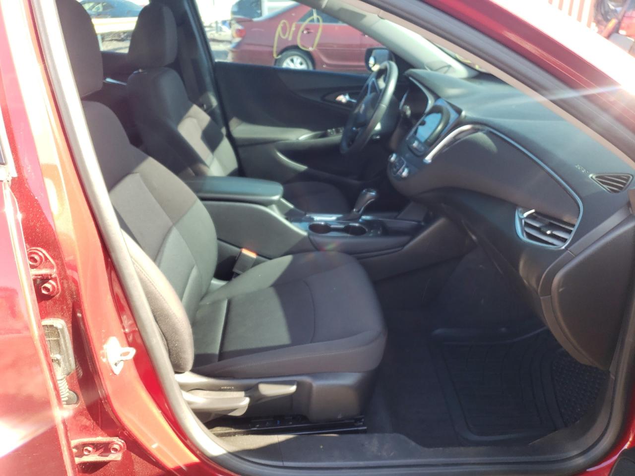 Photo 5 from auction – 2018 CHEVROLET MALIBU LT with VIN 1G1ZD5ST9JF220504