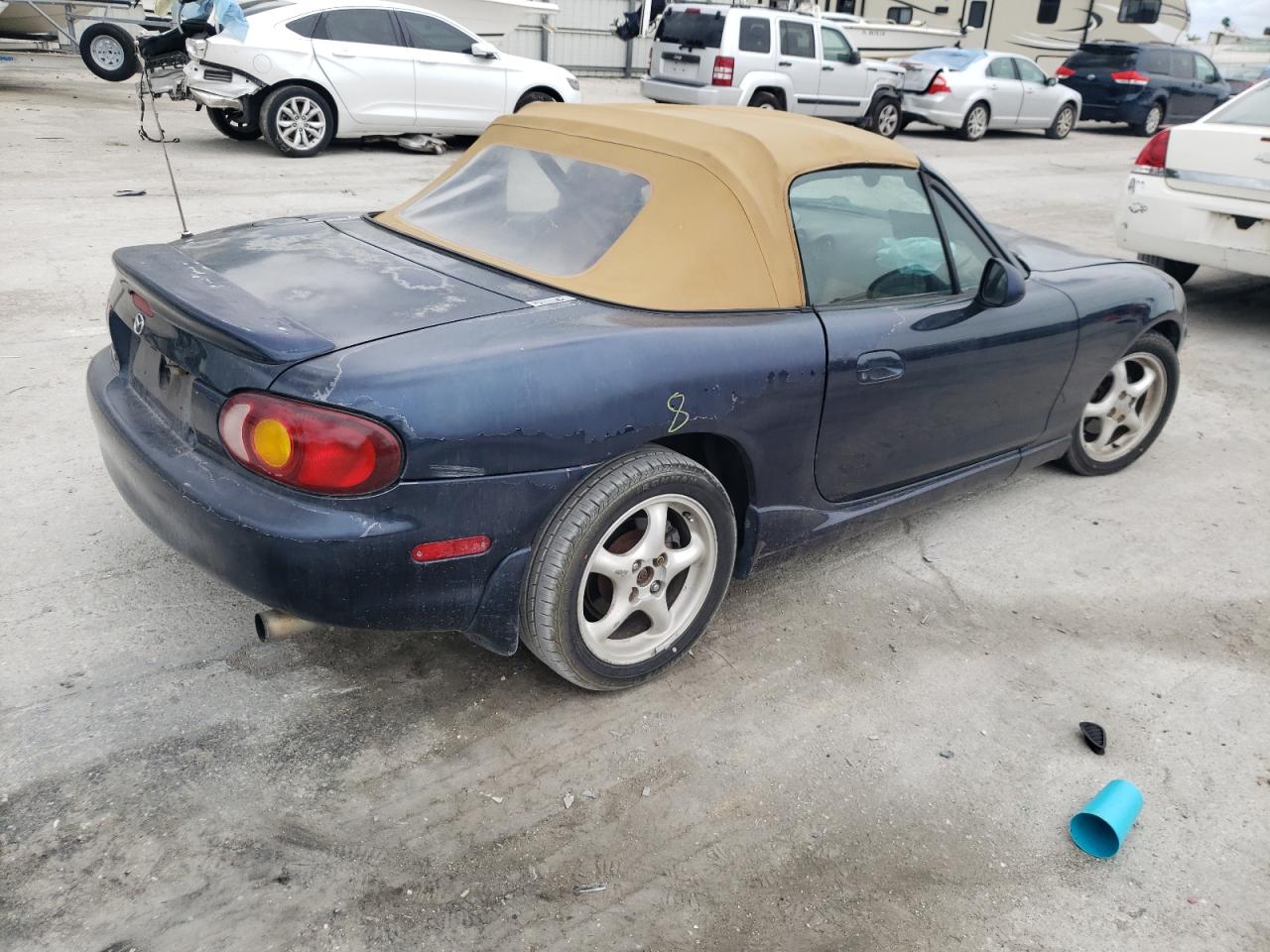 Photo 4 from auction – 2000 MAZDA MX-5 MIATA with VIN JM1NB3533Y0154766