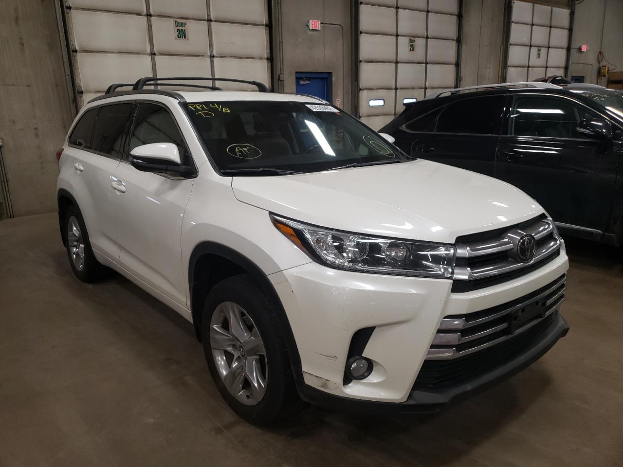 TOYOTA HIGHLANDER 2018 with VIN 5TDDZRFH6JS906144 - Photo from auction