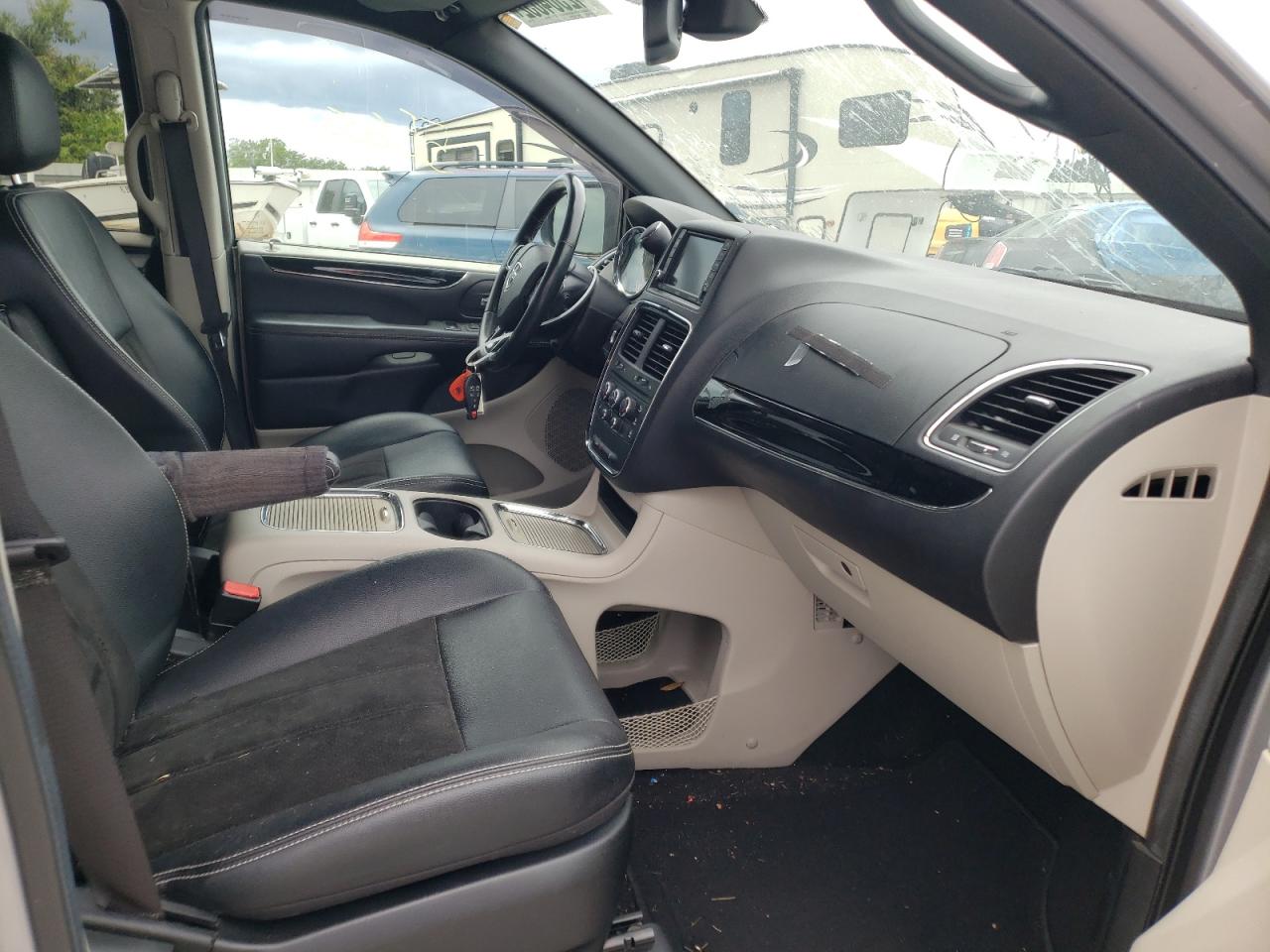 Photo 5 from auction – 2019 DODGE GRAND CARA with VIN 2C4RDGCGXKR694315