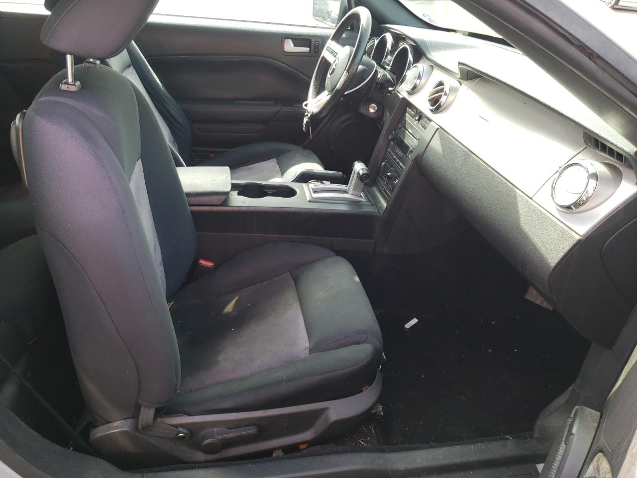 Photo 5 from auction – 2005 FORD MUSTANG with VIN 1ZVFT84N155257262