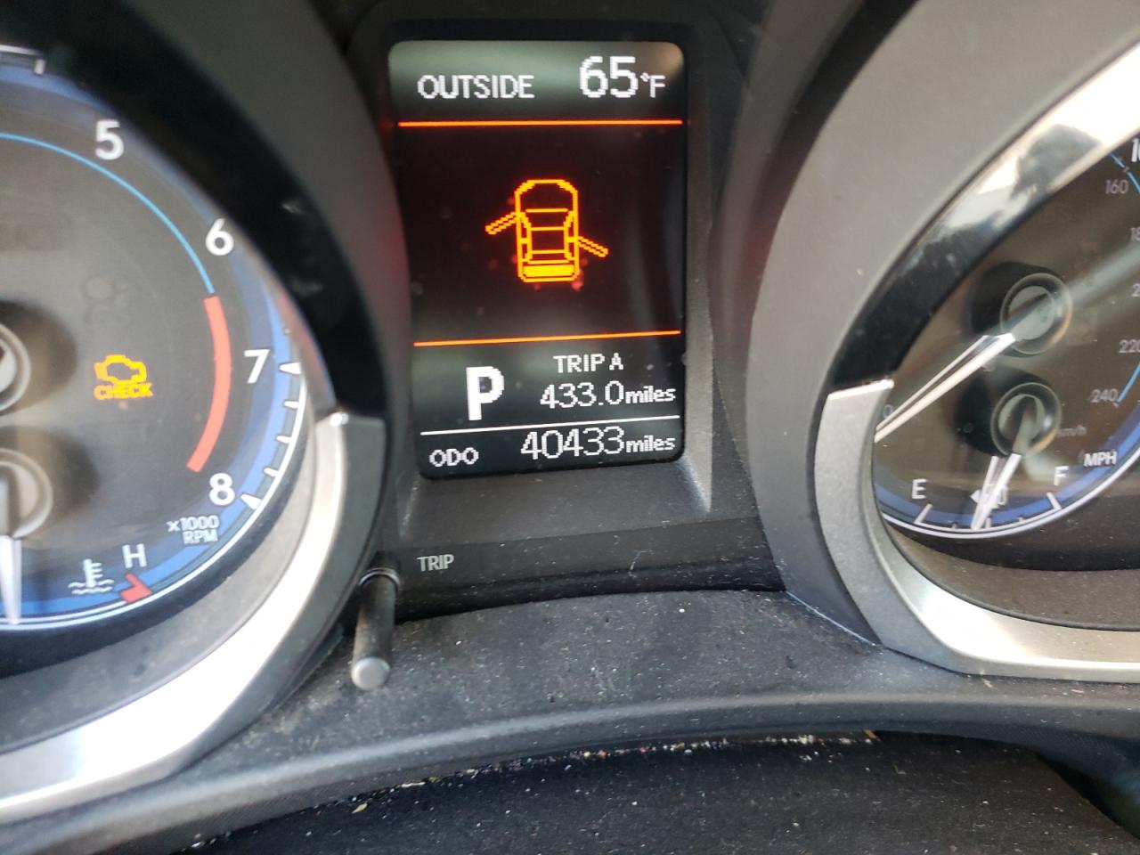 Photo 8 from auction – 2014 TOYOTA COROLLA with VIN 5YFBURHE2EP083185