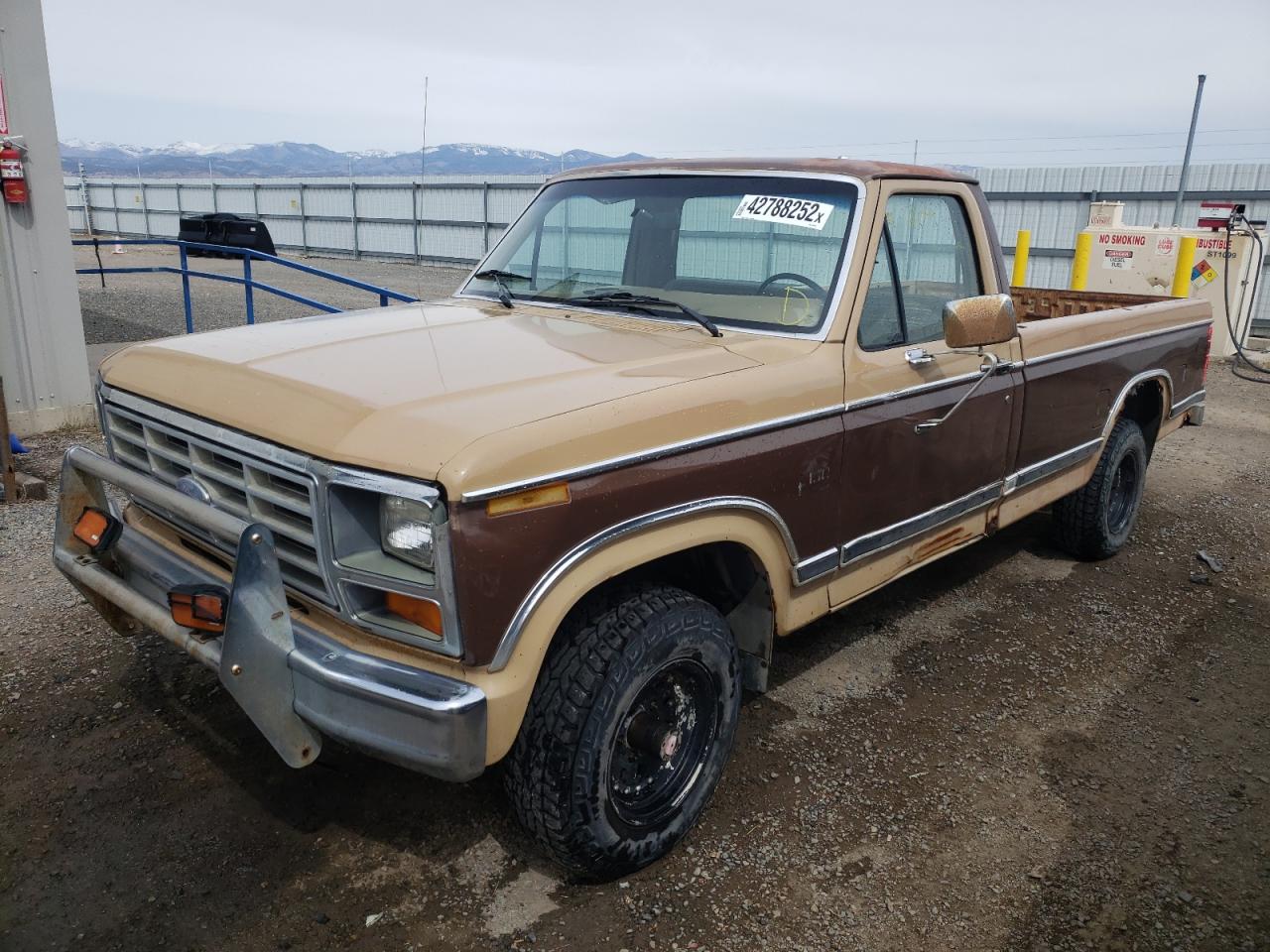 Photo 2 from auction – 1983 FORD F150 with VIN 1FTEF14F5DPA14563