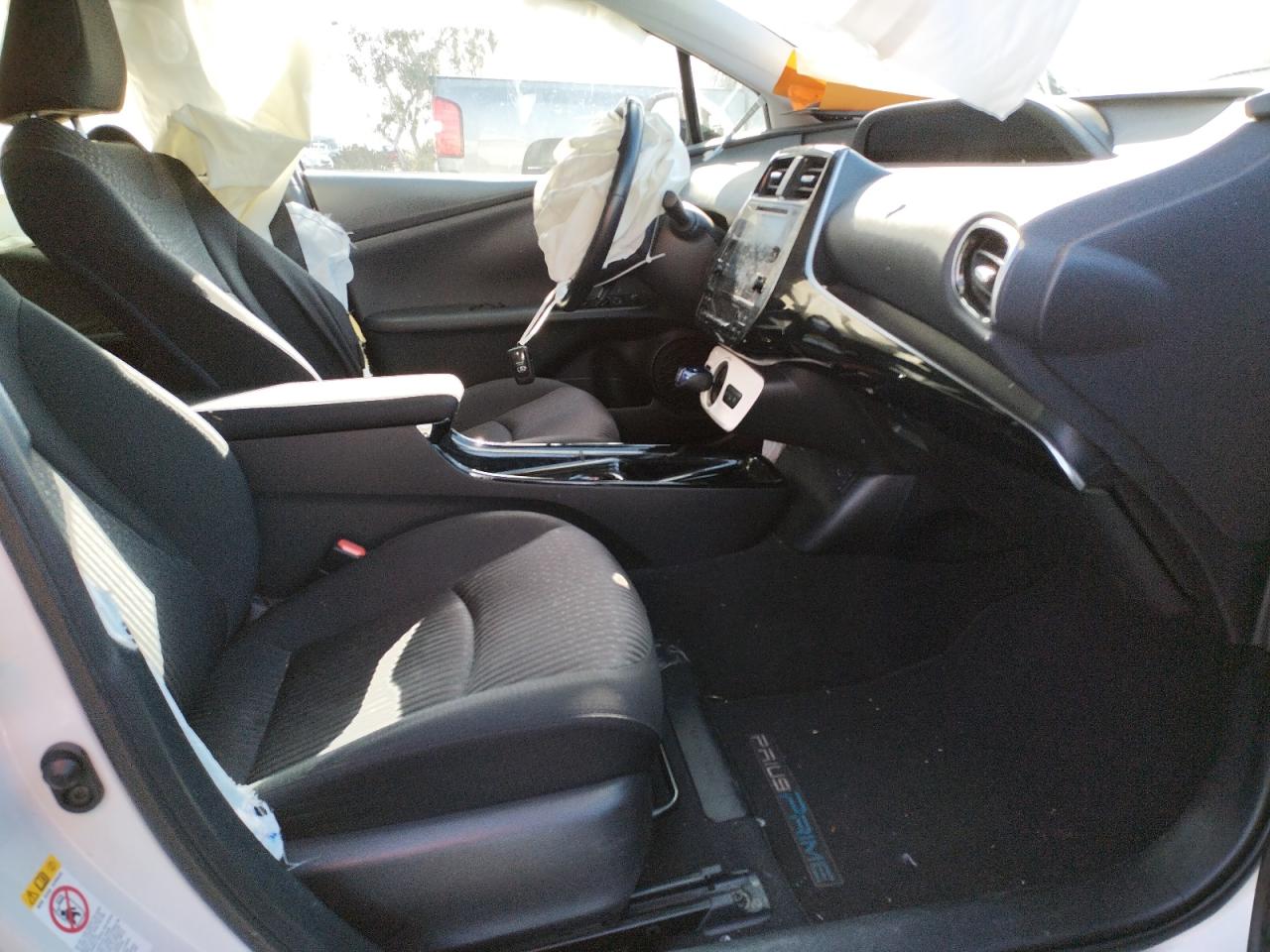 Photo 5 from auction – 2017 TOYOTA PRIUS PRIM with VIN JTDKARFP9H3066345