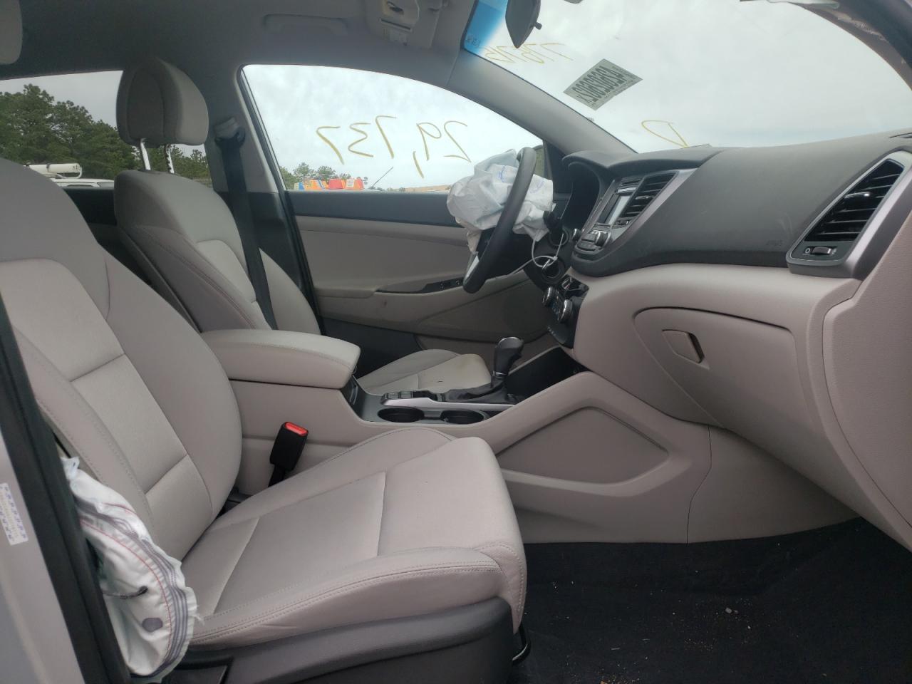 Photo 5 from auction – 2018 HYUNDAI TUCSON SE with VIN KM8J2CA46JU778715