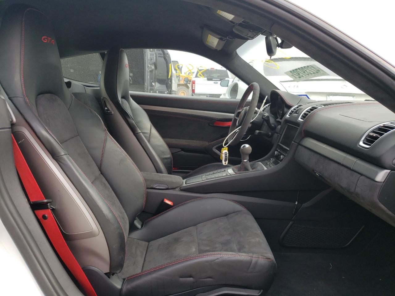 Photo 5 from auction – 2016 PORSCHE CAYMAN GT4 with VIN WP0AC2A80GK192529