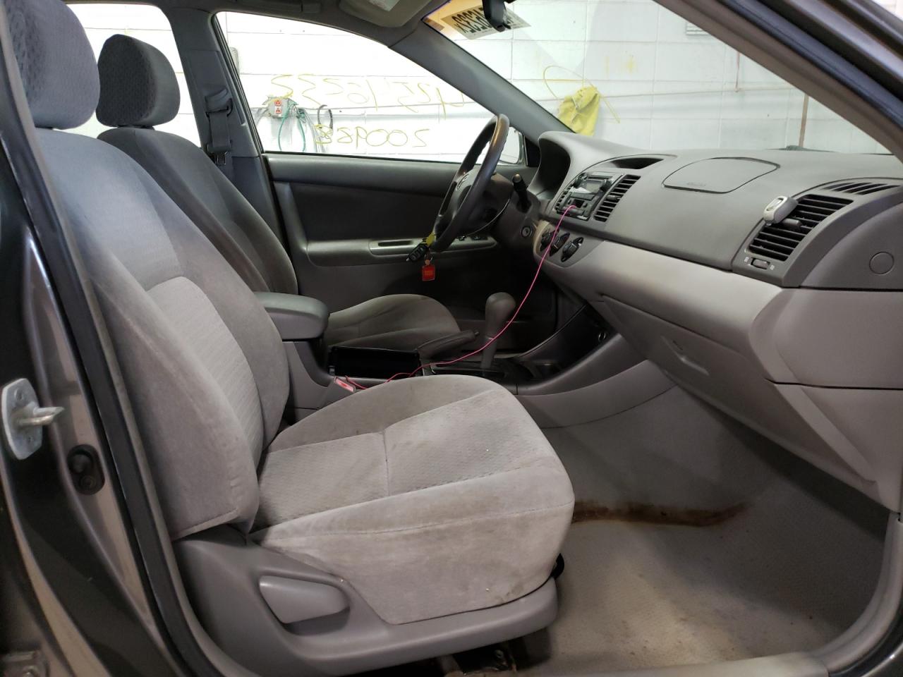 Photo 5 from auction – 2003 TOYOTA CAMRY with VIN 4T1BE32K13U642780