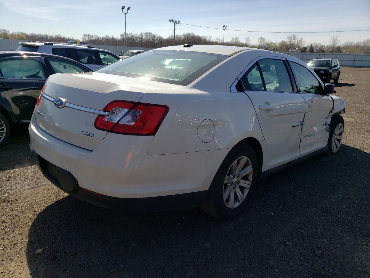Photo 4 from auction – 2011 FORD TAURUS SE with VIN 1FAHP2DW0BG165734