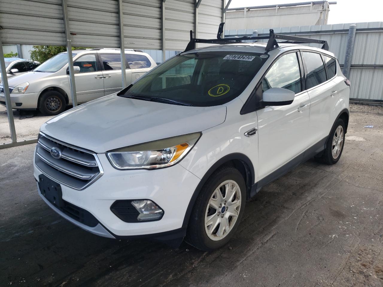 Photo 2 from auction – 2017 FORD ESCAPE SE with VIN 1FMCU0GD3HUC99543