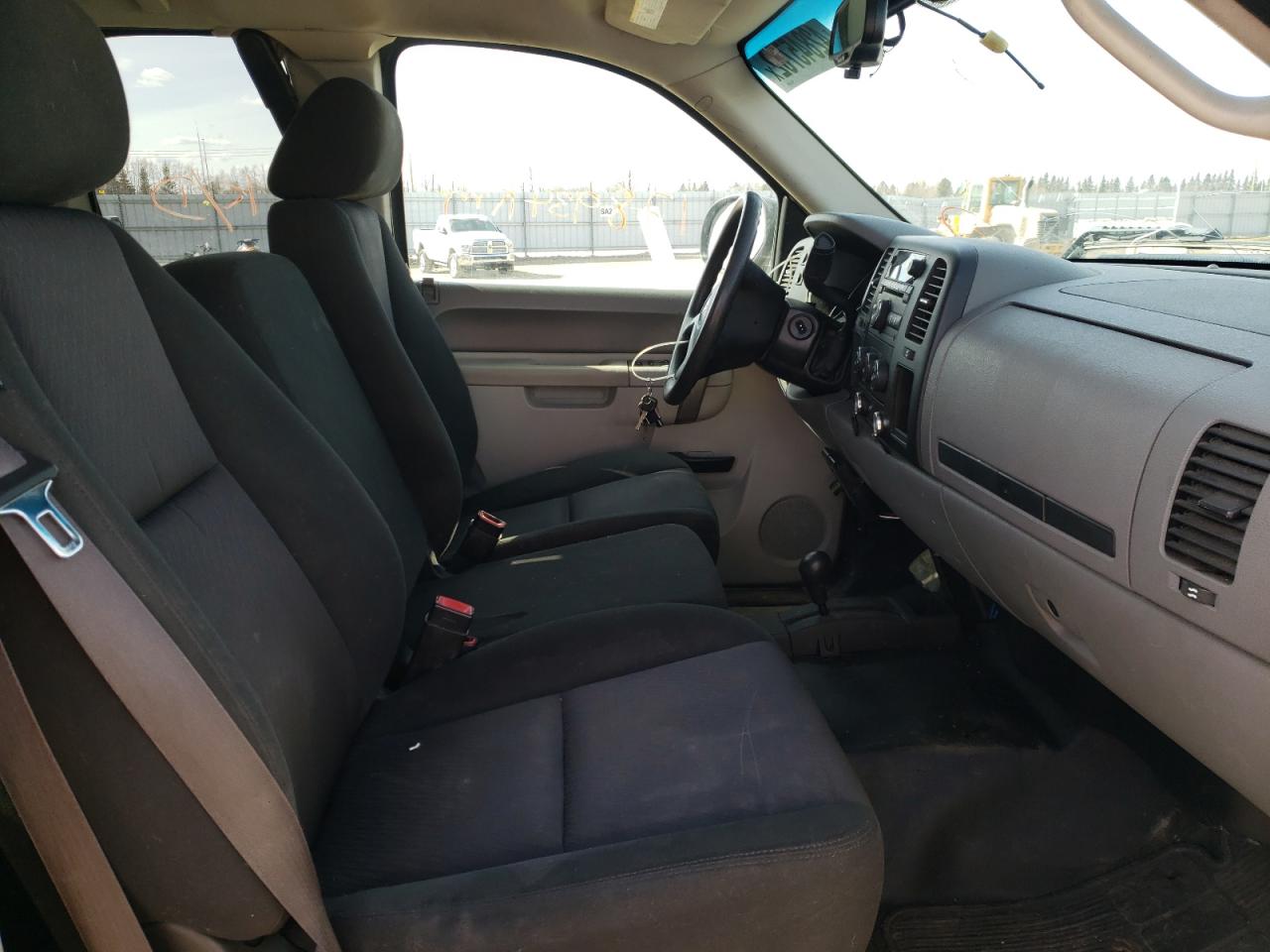Photo 5 from auction – 2011 GMC SIERRA K15 with VIN 1GTR2TE01BZ355916