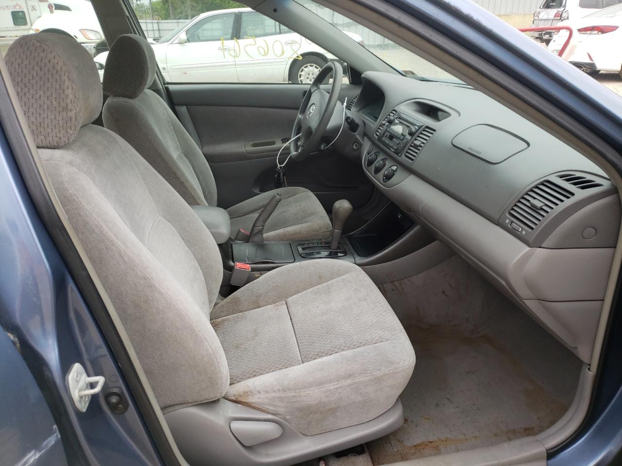 Photo 5 from auction – 2002 TOYOTA CAMRY LE with VIN 4T1BE32K82U502207