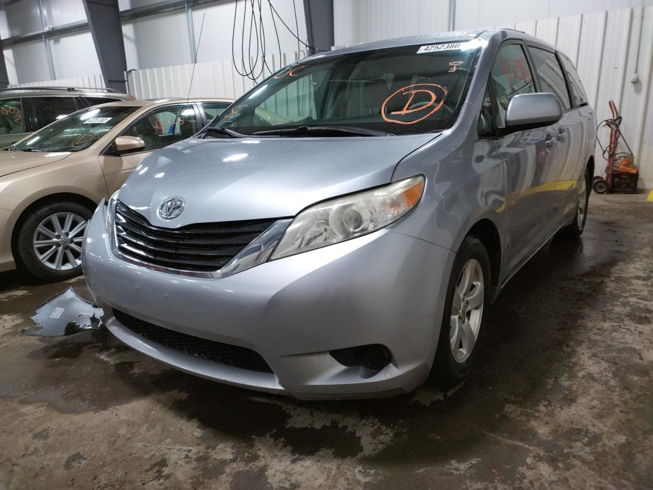 Photo 2 from auction – 2012 TOYOTA SIENNA LE with VIN 5TDKK3DC3CS195778