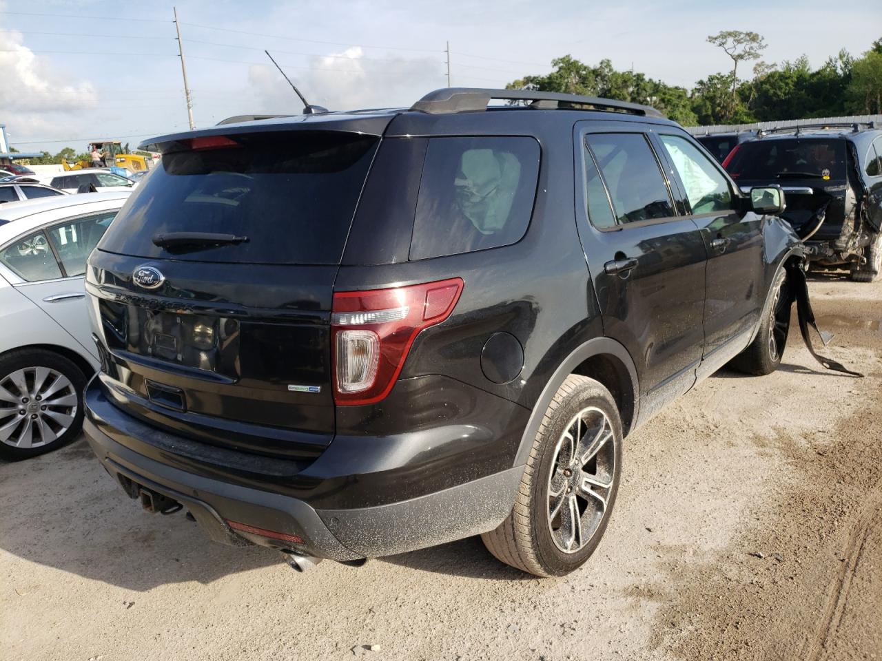 Photo 4 from auction – 2015 FORD EXPLORER S with VIN 1FM5K8GT5FGA83242