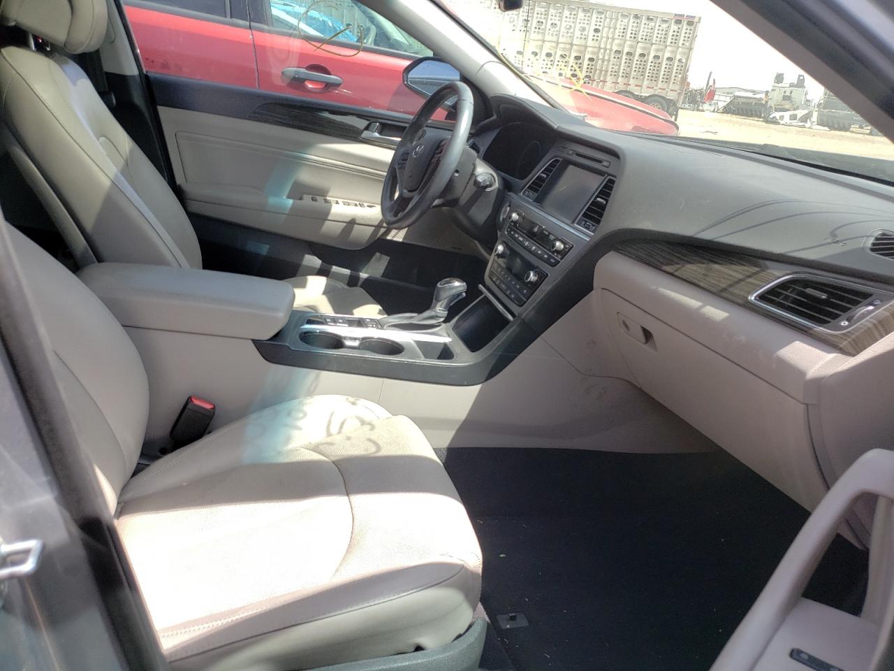 Photo 5 from auction – 2015 HYUNDAI SONATA SPO with VIN 5NPE34AF4FH024191