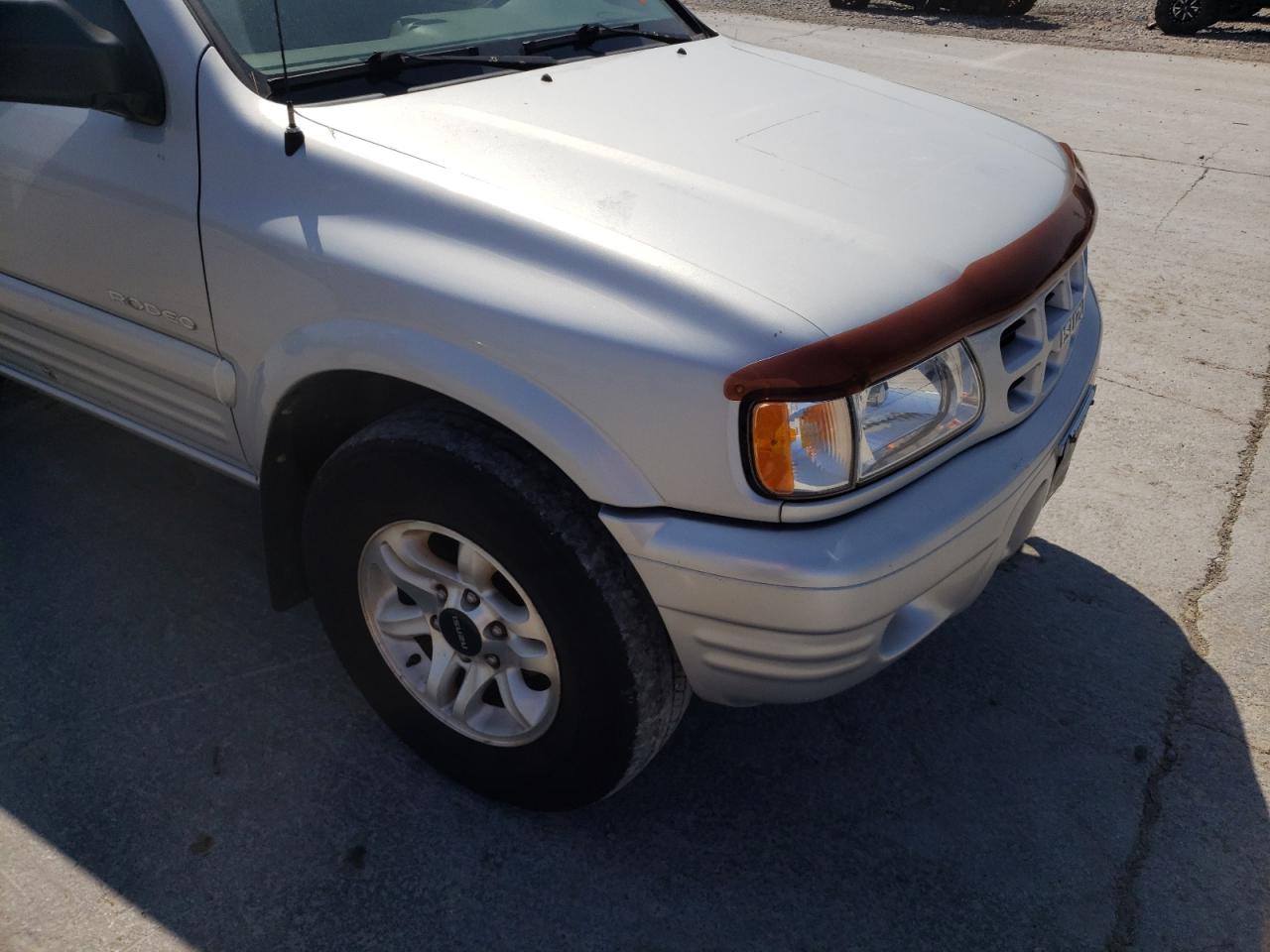 Photo 9 from auction – 2002 ISUZU RODEO S with VIN 4S2DM58W924305394
