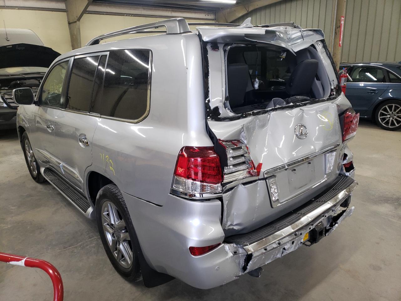 Photo 3 from auction – 2014 LEXUS LX 570 with VIN JTJHY7AX8E4137412