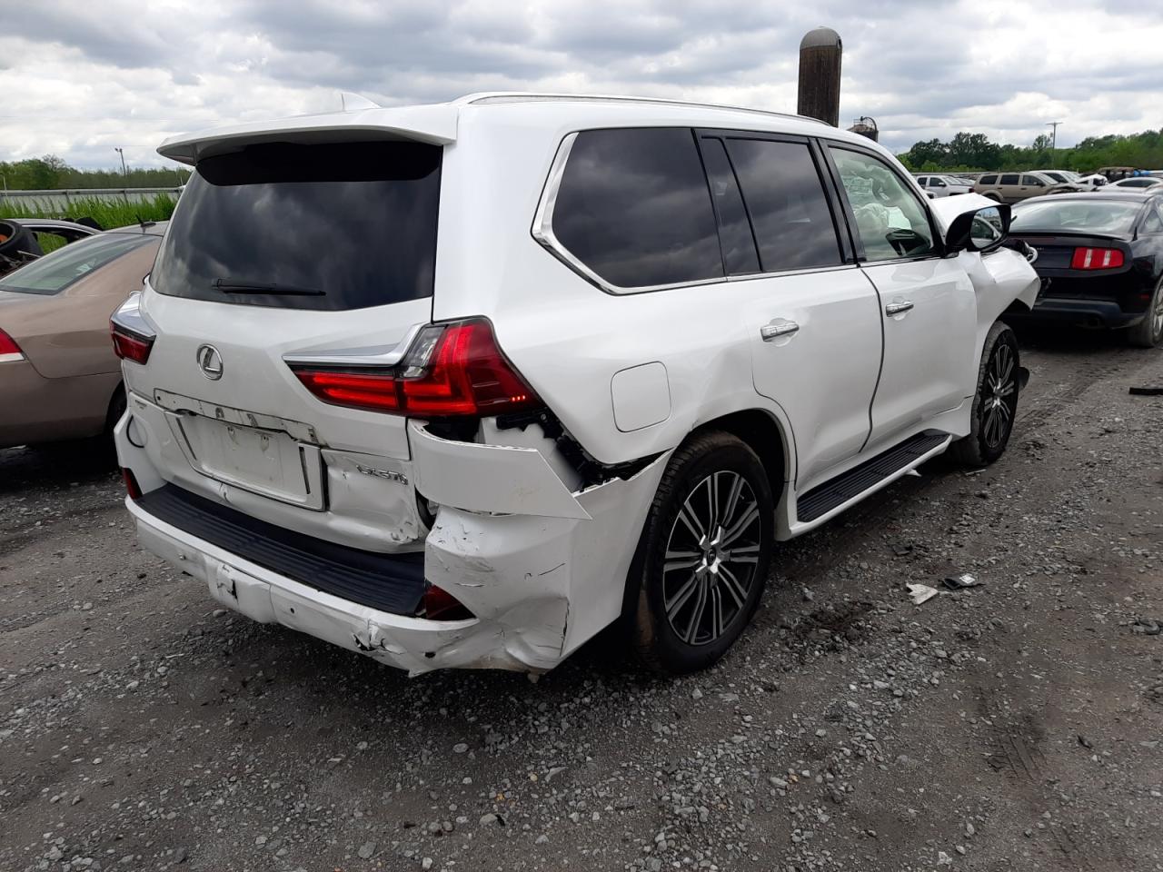 Photo 4 from auction – 2018 LEXUS LX 570 with VIN JTJHY7AX1J4260057