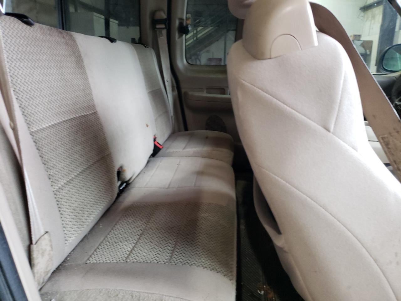 Photo 6 from auction – 2003 FORD F150 with VIN 2FTRX18LX3CA25590