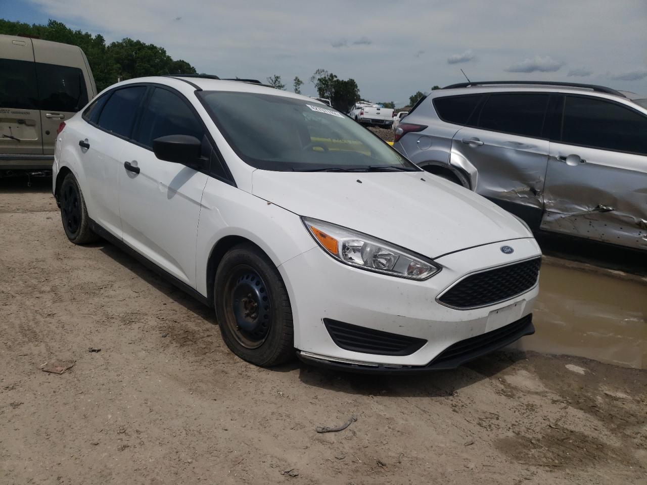 FORD FOCUS S 2016 with VIN 1FADP3E21GL328504 - Photo from auction