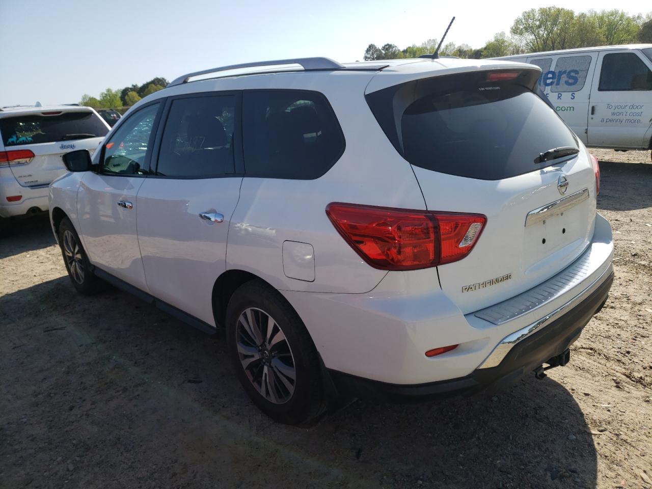 Photo 3 from auction – 2017 NISSAN PATHFINDER with VIN 5N1DR2MN3HC616483
