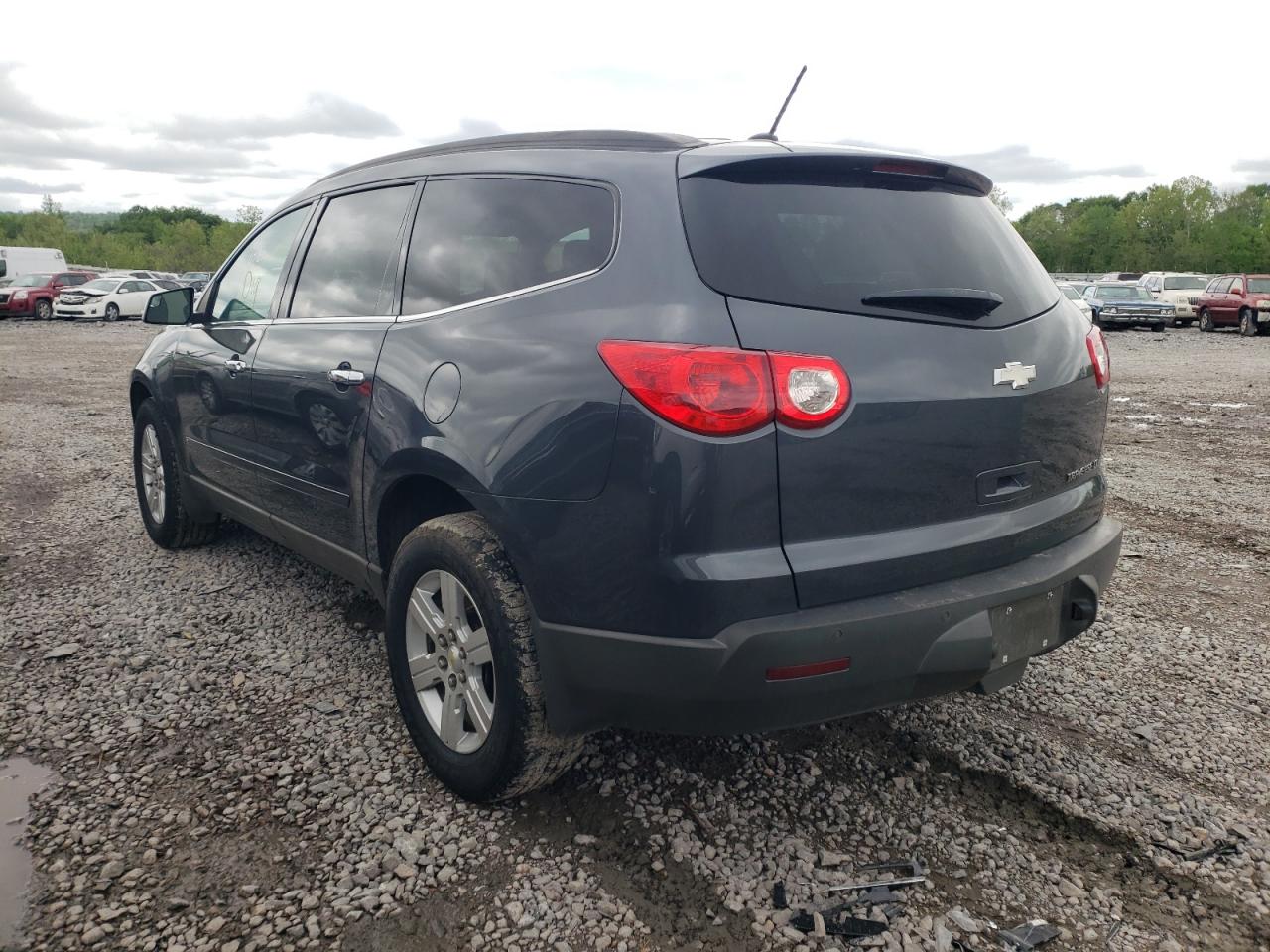 Photo 3 from auction – 2010 CHEVROLET TRAVERSE L with VIN 1GNLRFED2AS118758