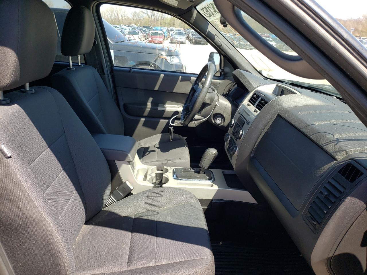 Photo 5 from auction – 2011 FORD ESCAPE XLT with VIN 1FMCU0D78BKA54643