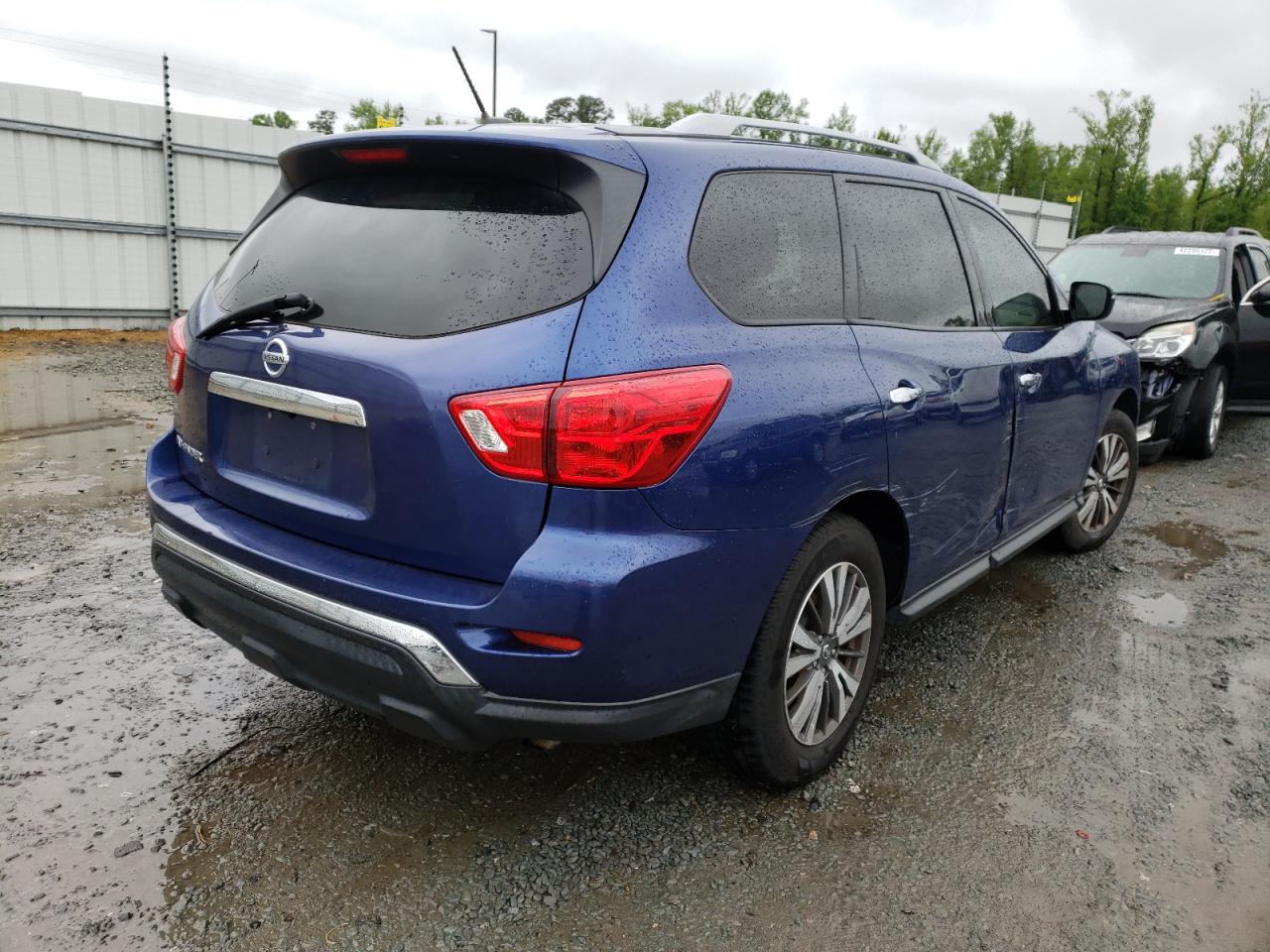 Photo 4 from auction – 2017 NISSAN PATHFINDER with VIN 5N1DR2MN6HC675561
