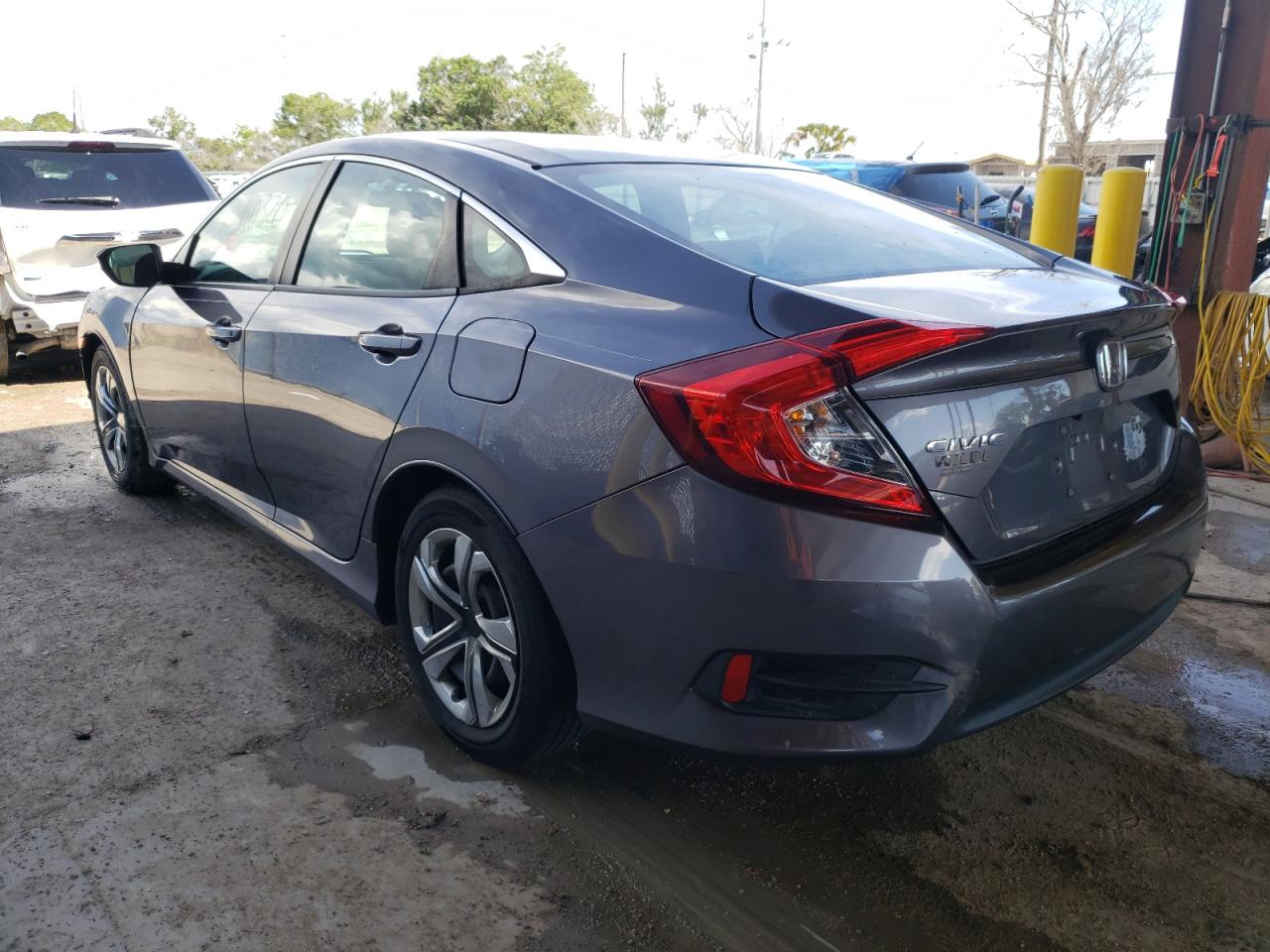 Photo 3 from auction – 2016 HONDA CIVIC LX with VIN 19XFC2F54GE036419