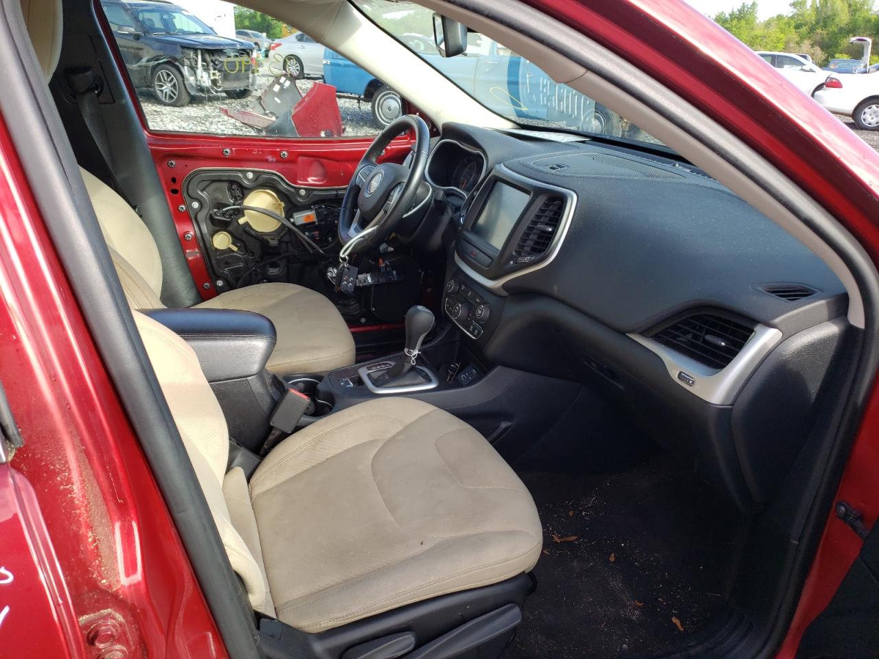Photo 5 from auction – 2016 JEEP CHEROKEE L with VIN 1C4PJLCB4GW346957