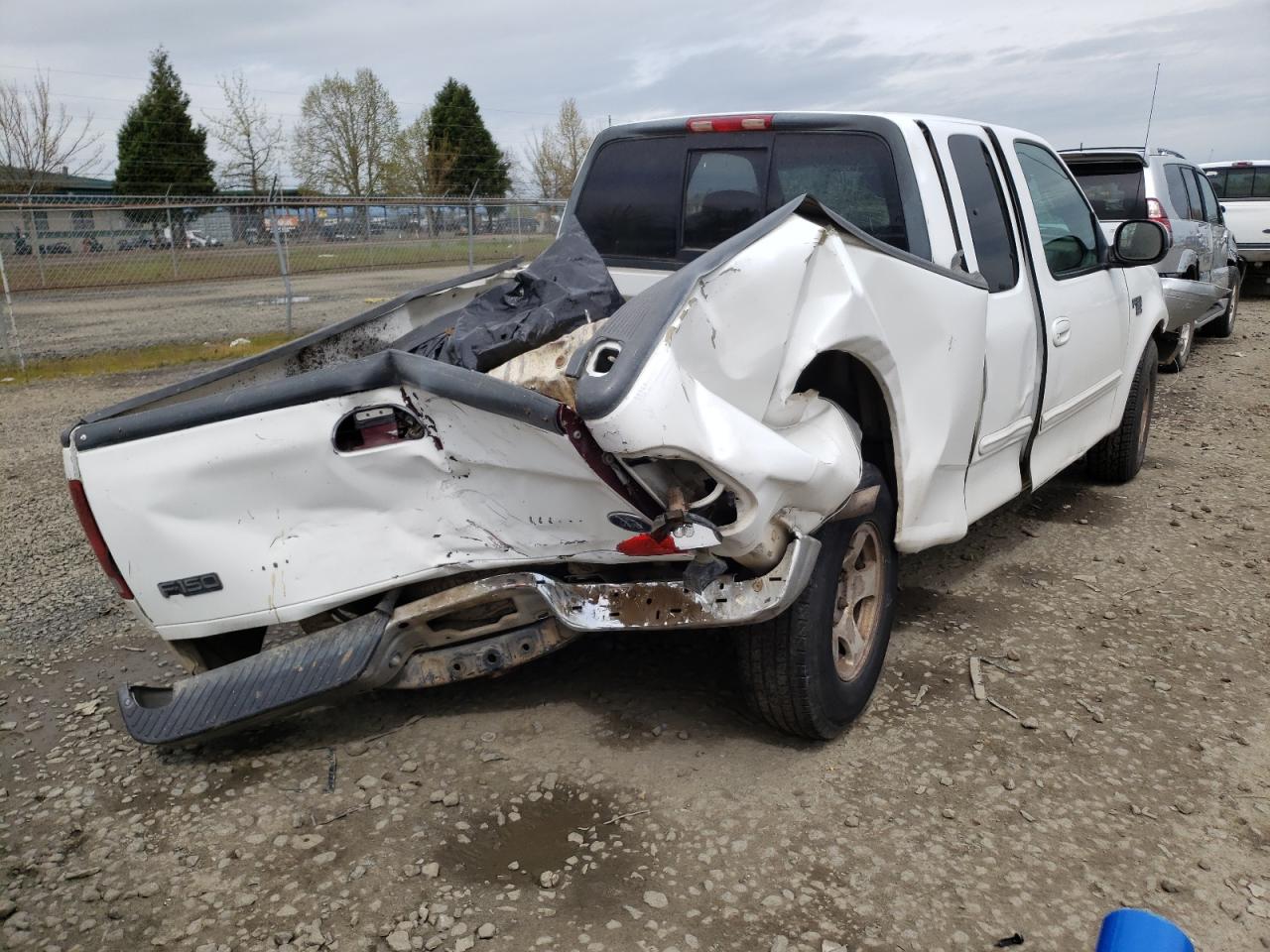 Photo 4 from auction – 2001 FORD F150 with VIN 1FTRX17W61NB84111
