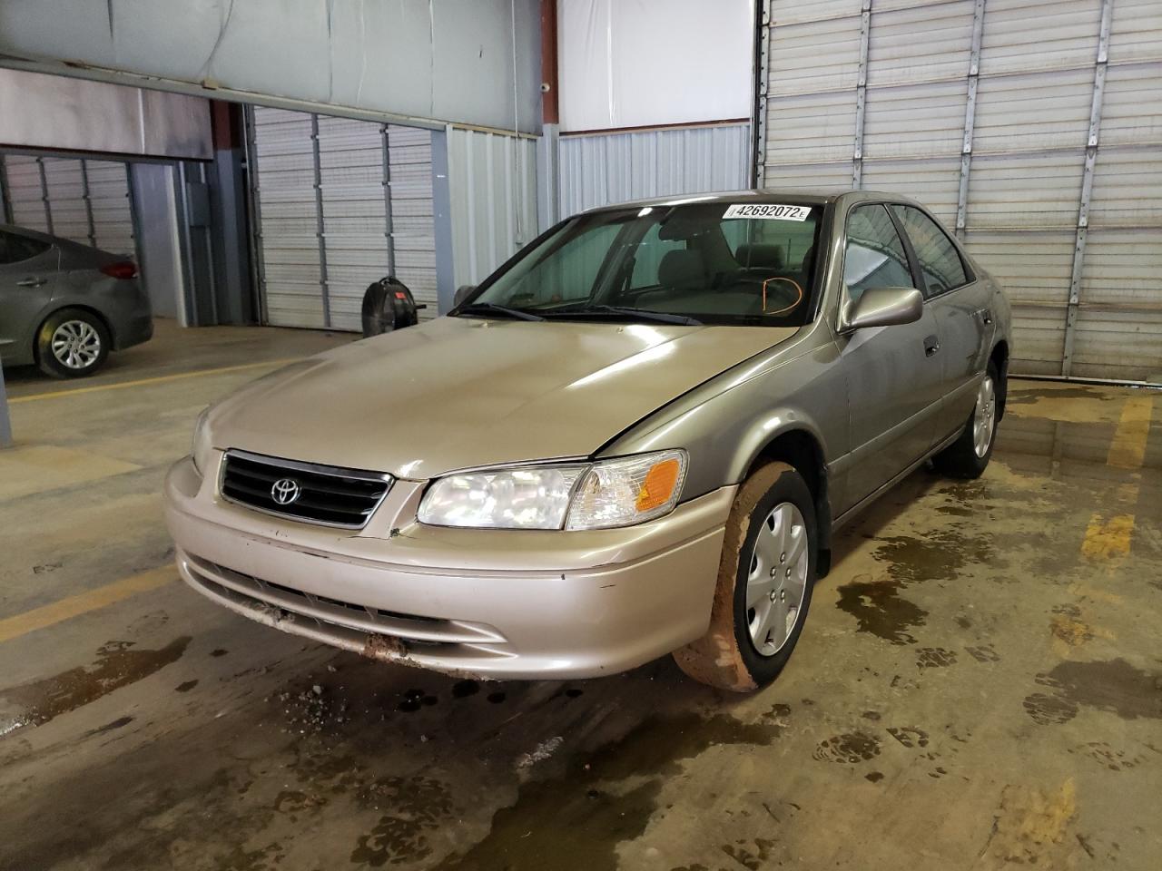 Photo 2 from auction – 2001 TOYOTA CAMRY CE with VIN 4T1BG22K01U081599