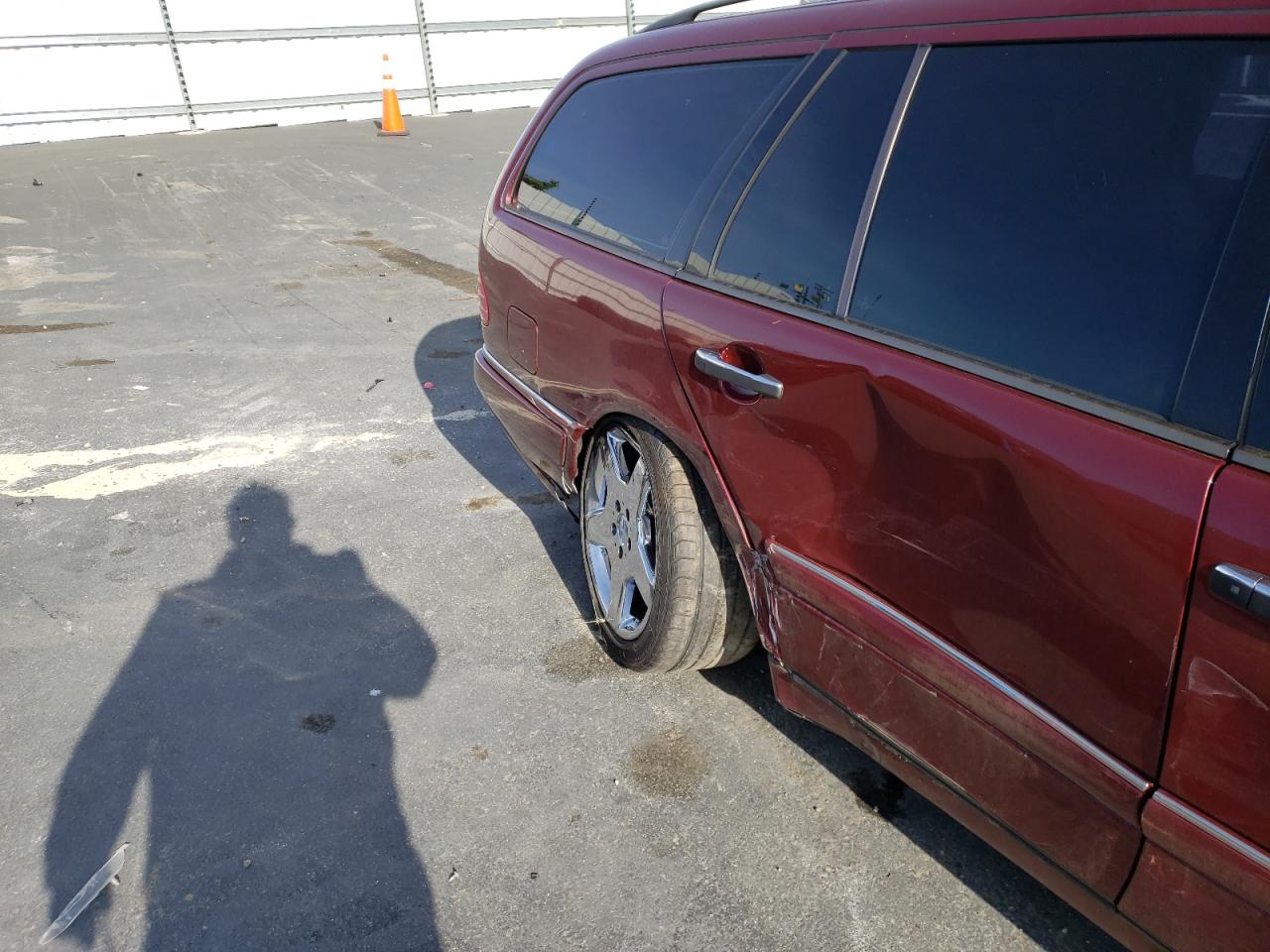 Photo 9 from auction – 1999 MERCEDES-BENZ E 320 with VIN WDBJH65F7XA749653