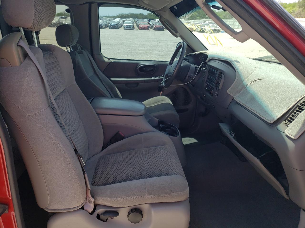 Photo 5 from auction – 2002 FORD F150 with VIN 1FTRX17W12NB13822