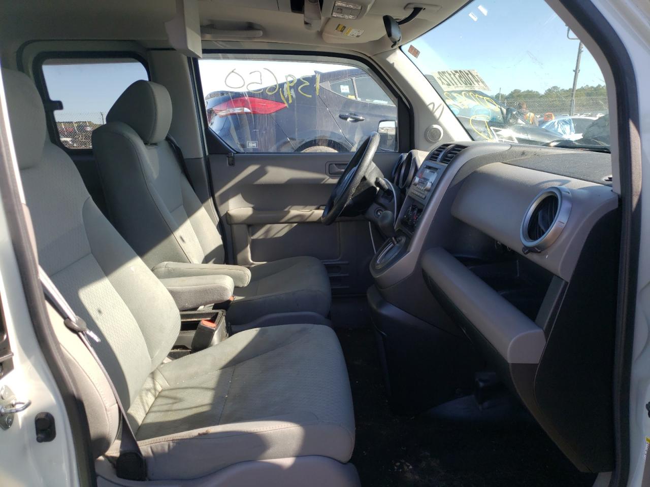Photo 5 from auction – 2011 HONDA ELEMENT with VIN 5J6YH2H77BL002283