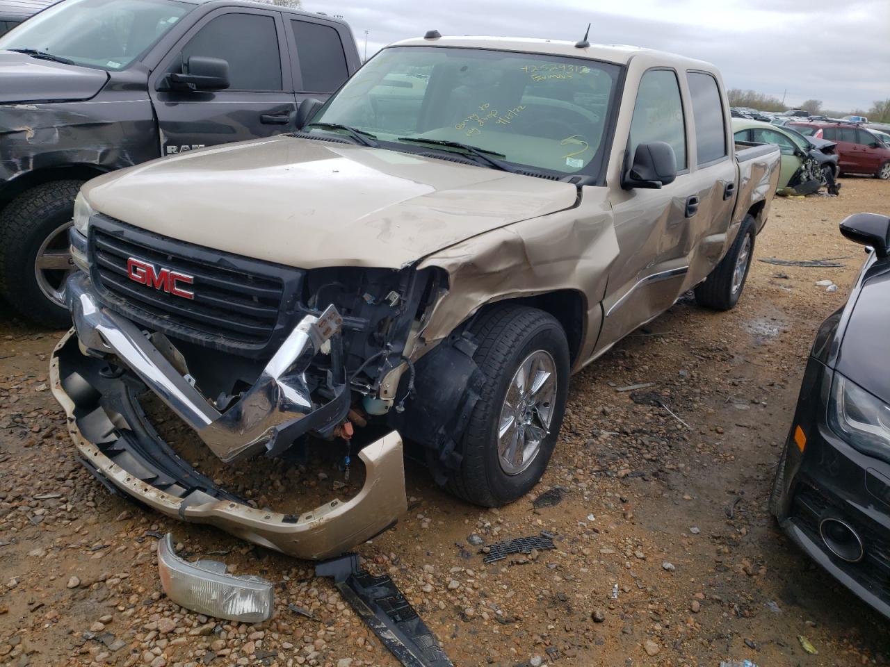 Фото 2 с аукциона – 2005 GMC NEW SIERRA с VIN 2GTEC13T651227469