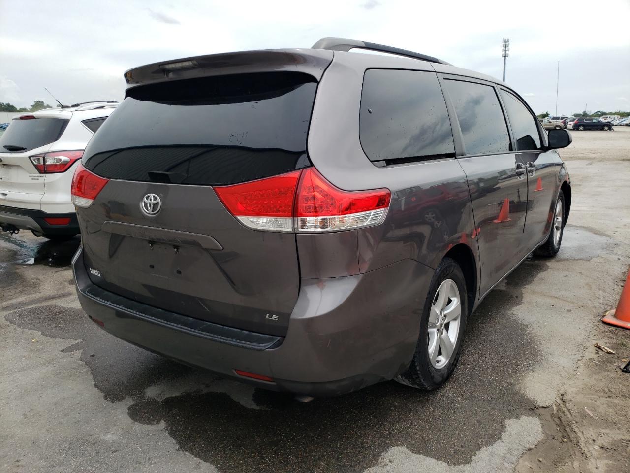 Фото 4 с аукциона – 2013 TOYOTA SIENNA LE с VIN 5TDKK3DC8DS342064